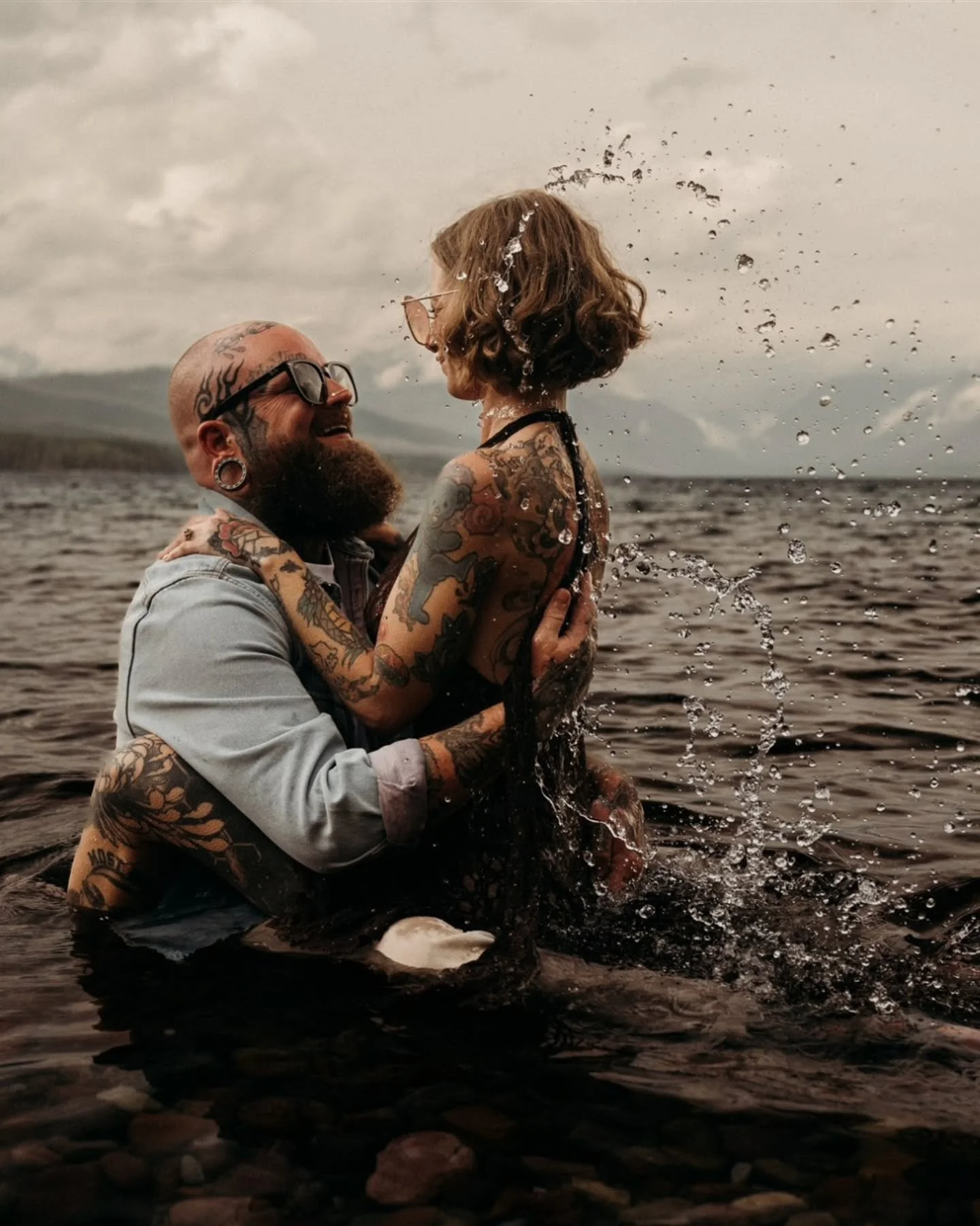 Fun fact - I use a polarizer on my camera lens whenever I have clients with tattoos. Basically, it removes the glare of your skin and makes your tattoos more vibrant and bold. Which we of course want 😎

Some more of my faves from @puncturedbychrist 