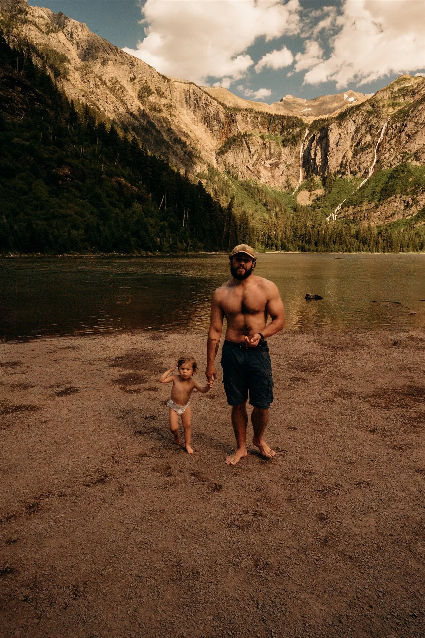 Glacier-national-park-Montana-Kalispell-Whitefish-Bigfork-Polson-Couples-family-elopement-photographer-Alex-Gale-Photography-12_websize (2).jpg