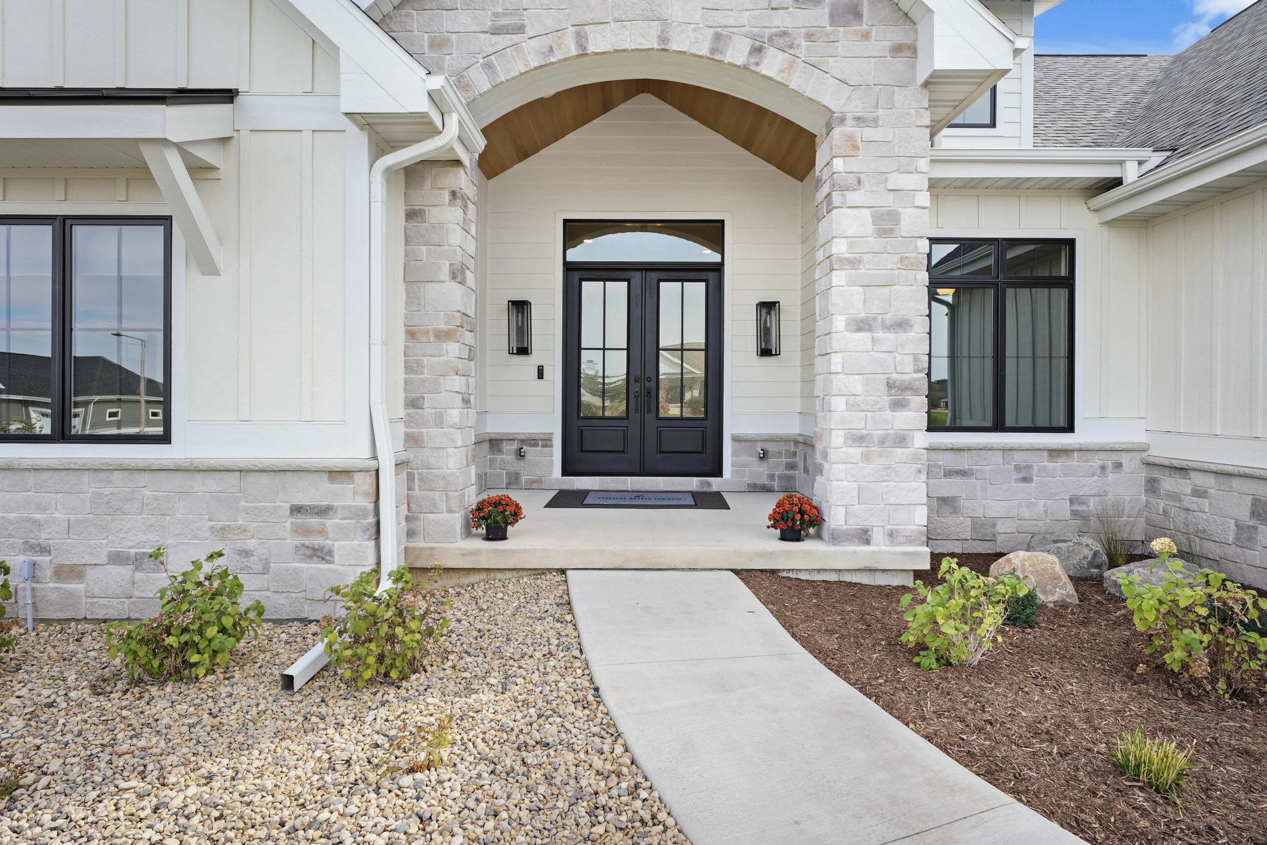 urso-builders-2025-parade-of-homes-gallery-home-front-enterance.jpg