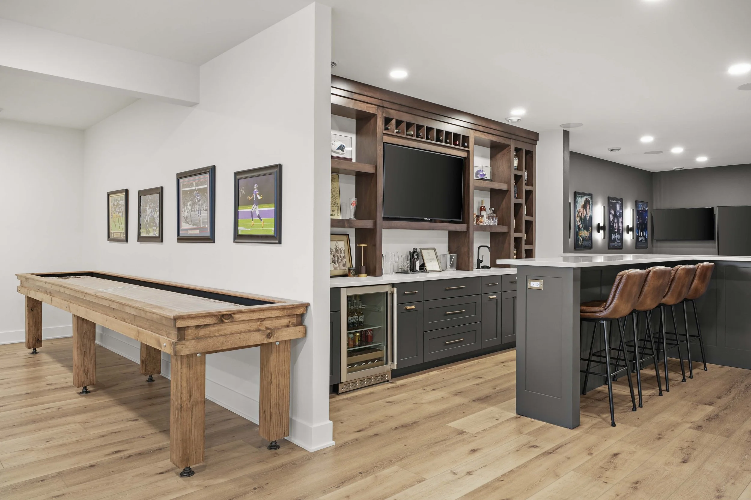 urso-builders-2025-parade-of-homes-gallery-lower-level-bar-and-game-room.jpg