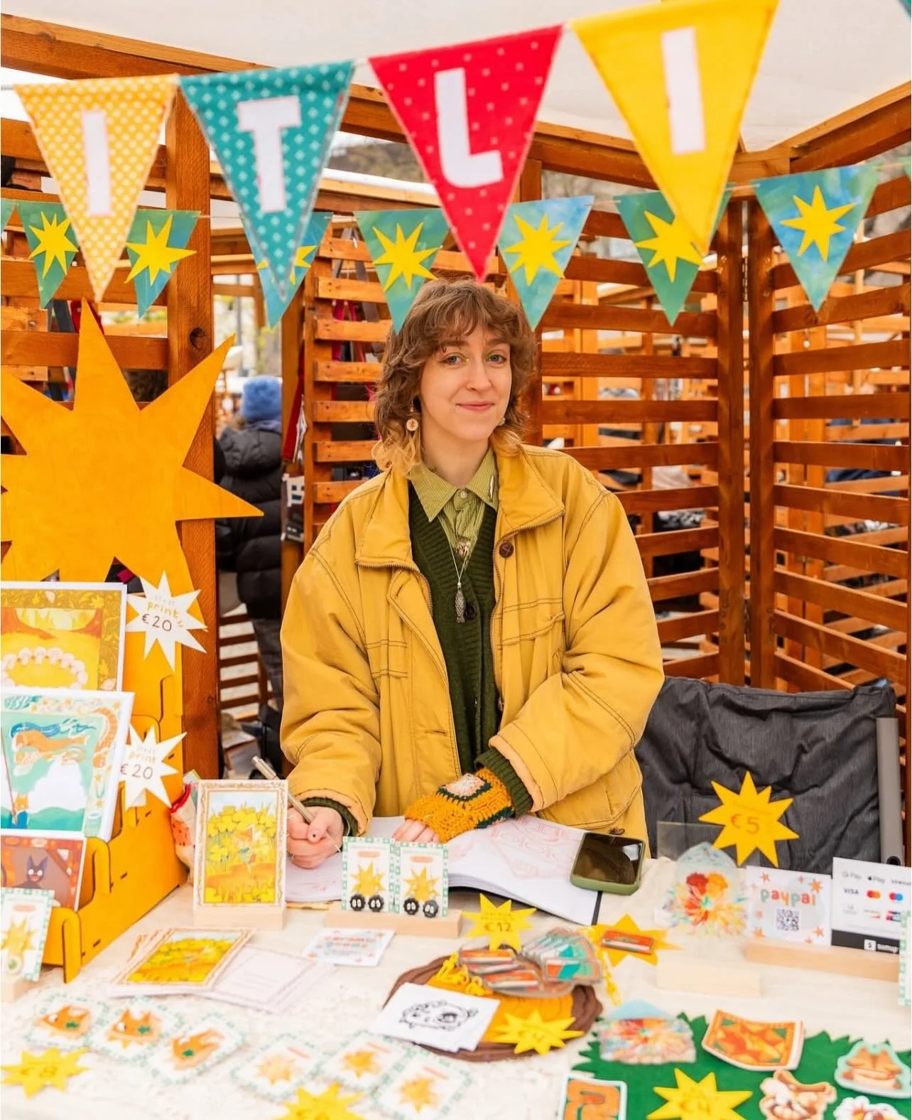 this year I am selling at markets again! And it feels so good to be back 🌼

thank you @weddingmarkt and @qweerfest for having amazing events full of community, support, and amazing artists 💛 and thank you to all my friends who showed up to my marke