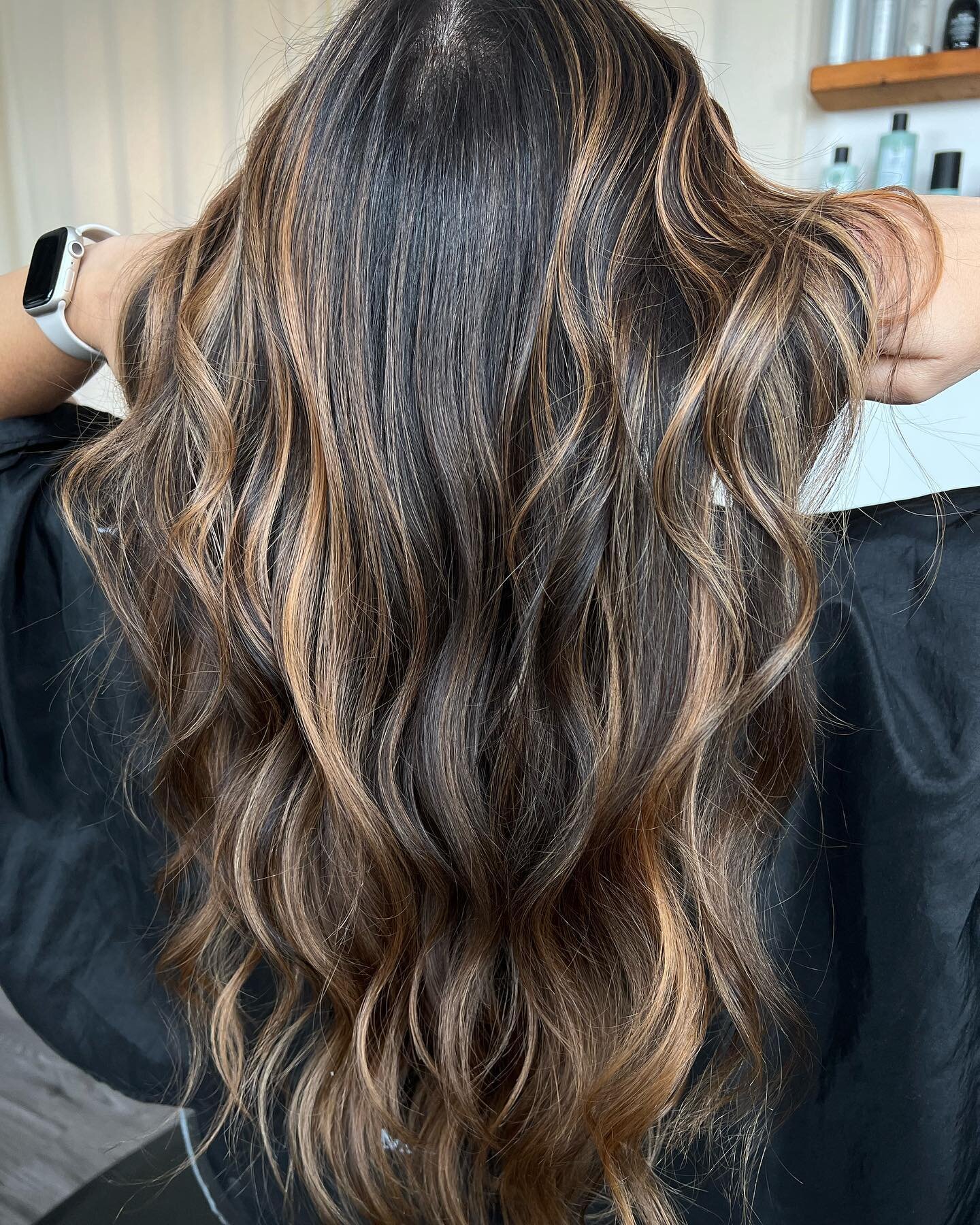 Top request last week:⬇️
&ldquo;Keep it bright but maybe more dimension&rdquo; meaning their ends are starting to look one color kinda like an ombr&eacute;. How do we fix this? By adding lowlights with the balayage. This will also make your lighter p