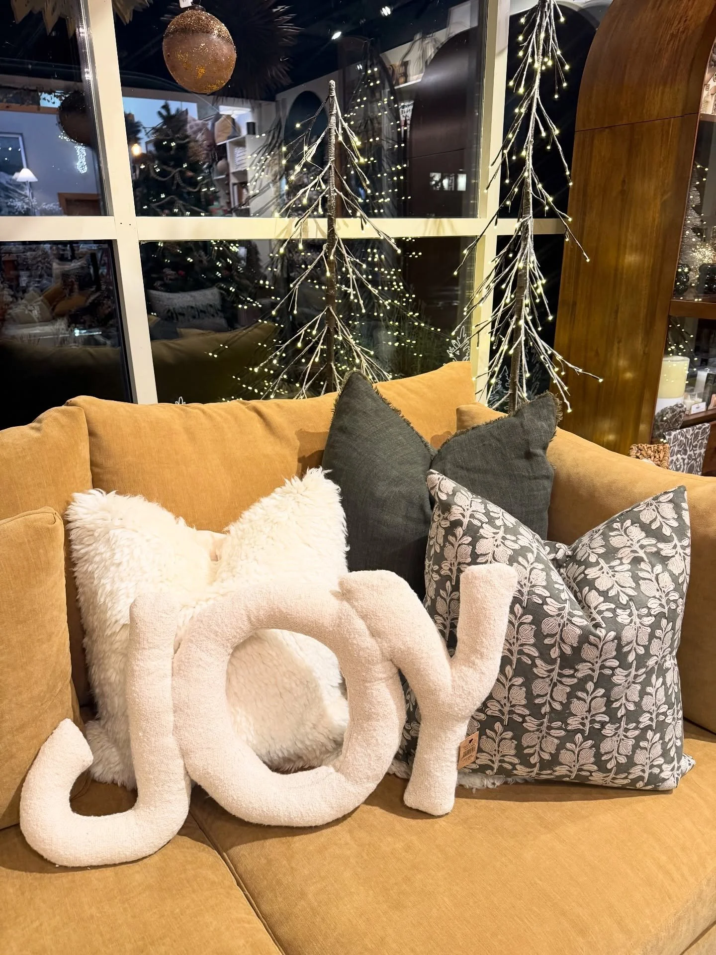 🌲🤎✨ deep forest hues, block print, wool + a little holiday cheer in the mix. So many fun festive pillows in the shop this year! #whistler #holidayhome