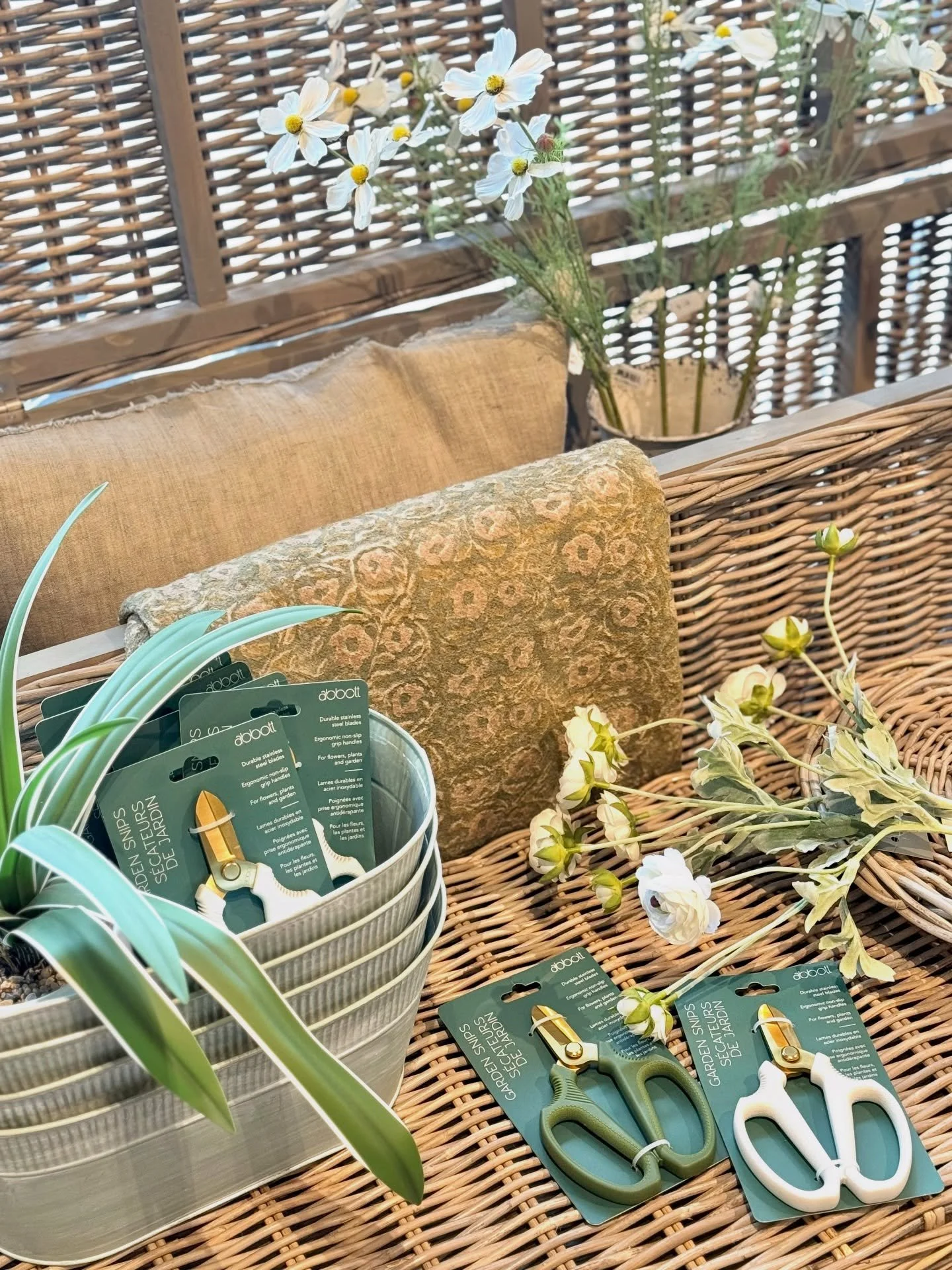 The cutest garden snips + faux florals for days. Spring is here 🌱 #shopwhistler #homestyling #springrefresh