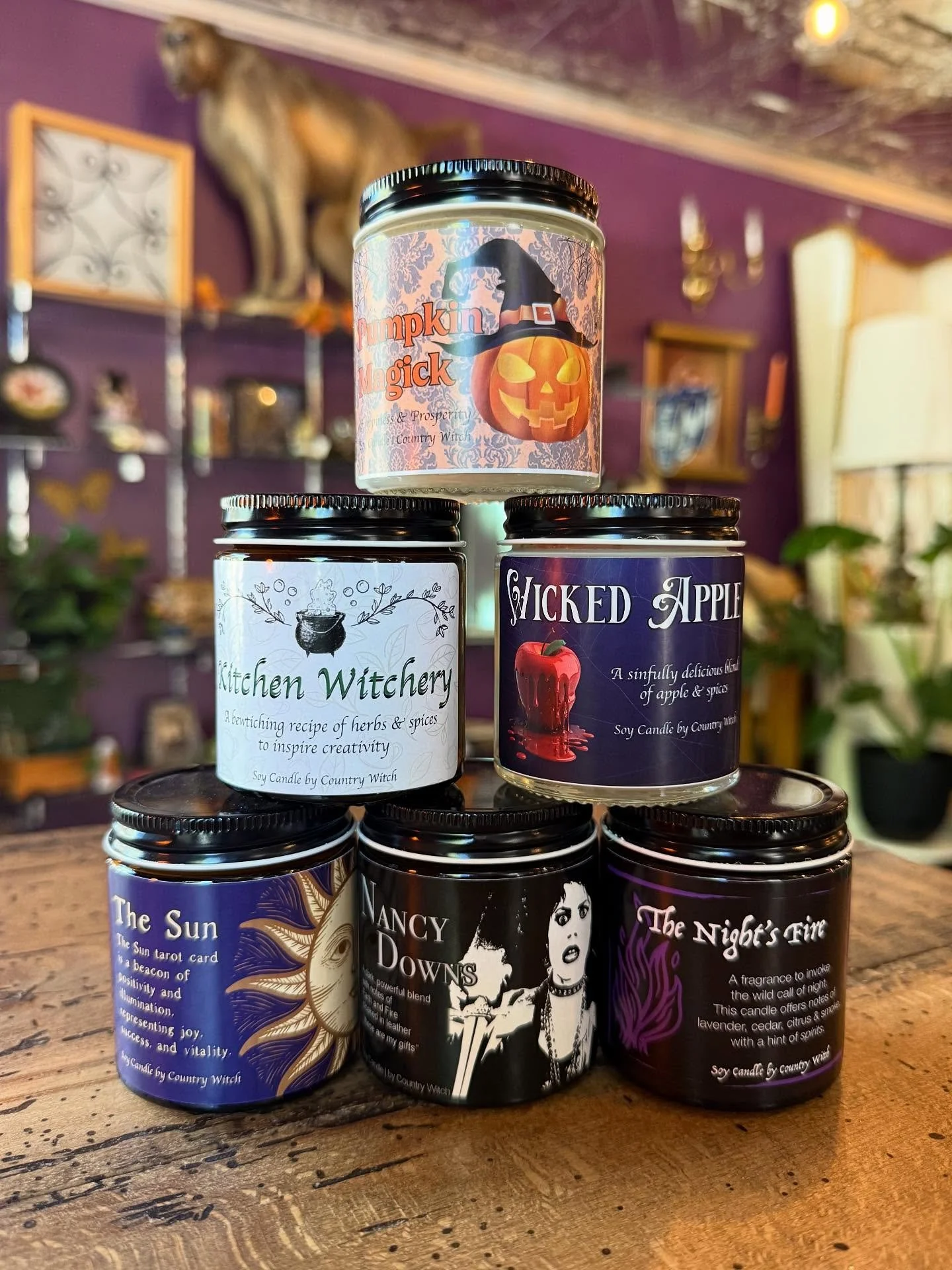 Happy October 🎃 Restocked @country.witch candles just in time! We are open until 5pm today ✨
