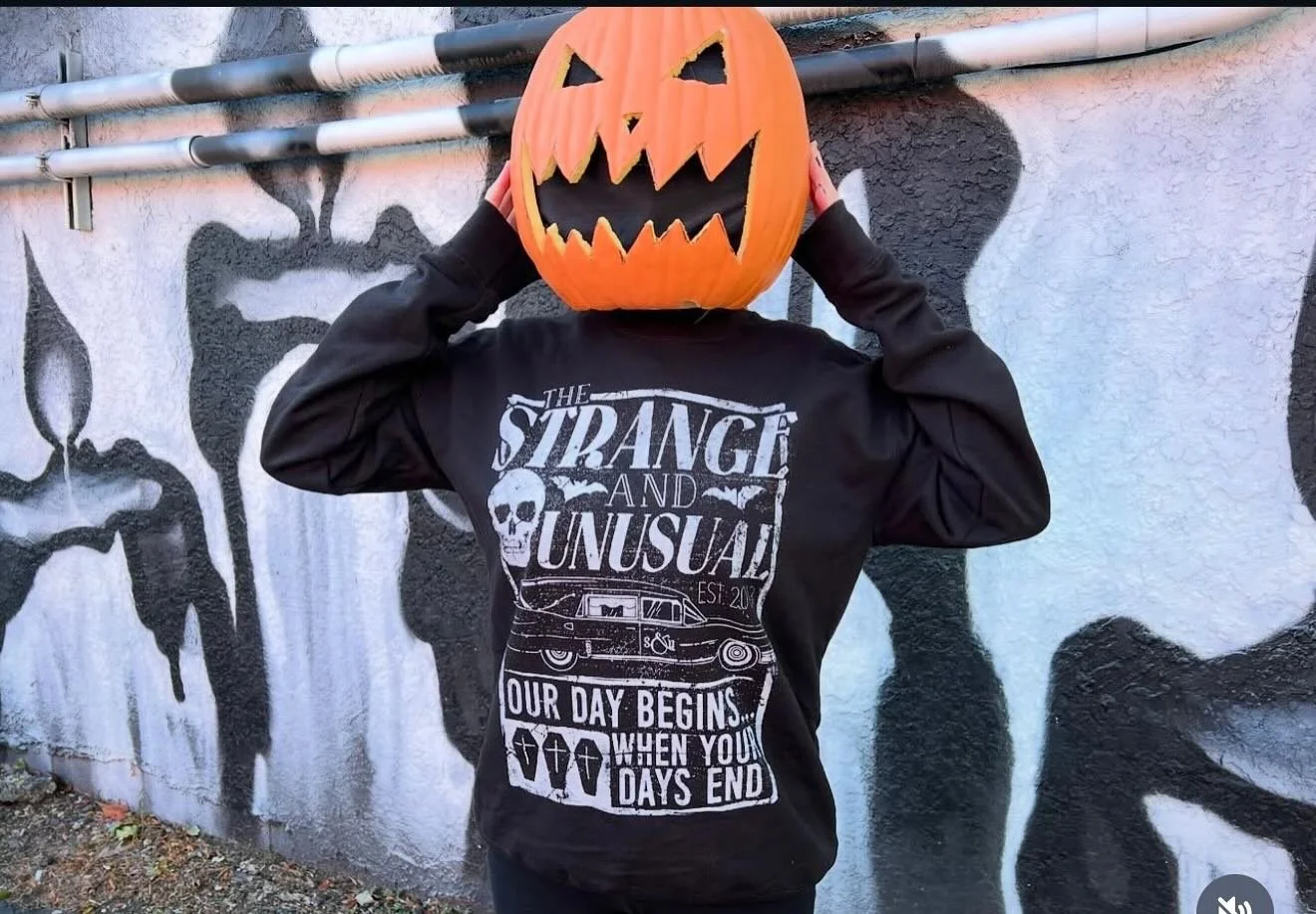 October might be over but we have spooky season vibes all year round🎃 We are open until 5pm today!