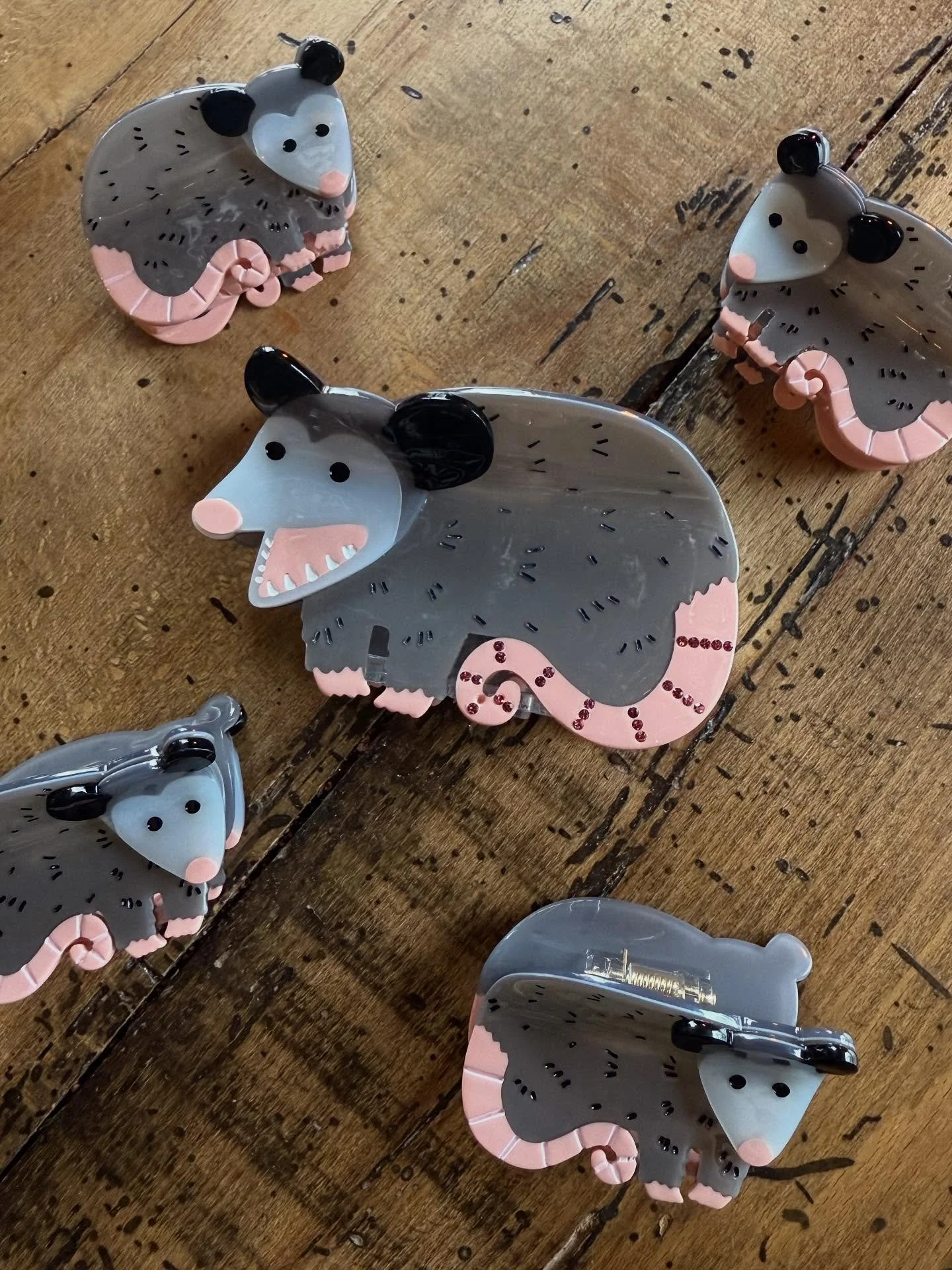 Everyone&rsquo;s favorite @thepeachfuzz.co Possum clips are back in stock- plus a new mini version ✨ These will make the perfect gifts this holiday season! We&rsquo;re open til 5 today!