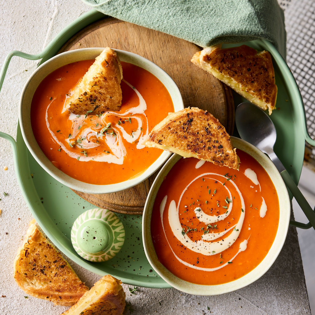 Roasted tomato soup with cheese garlic toasties