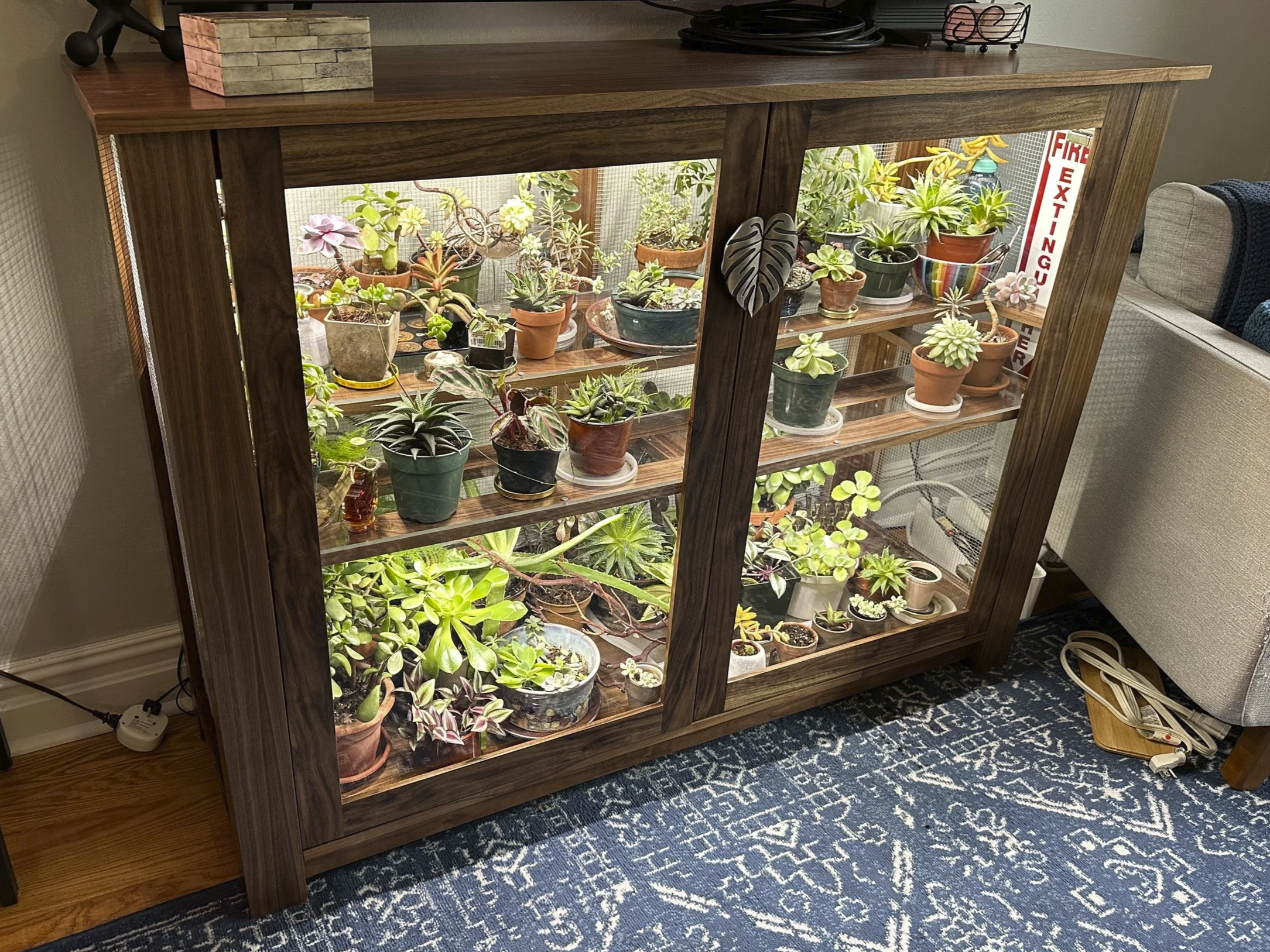 Cat-free Plant Cabinet