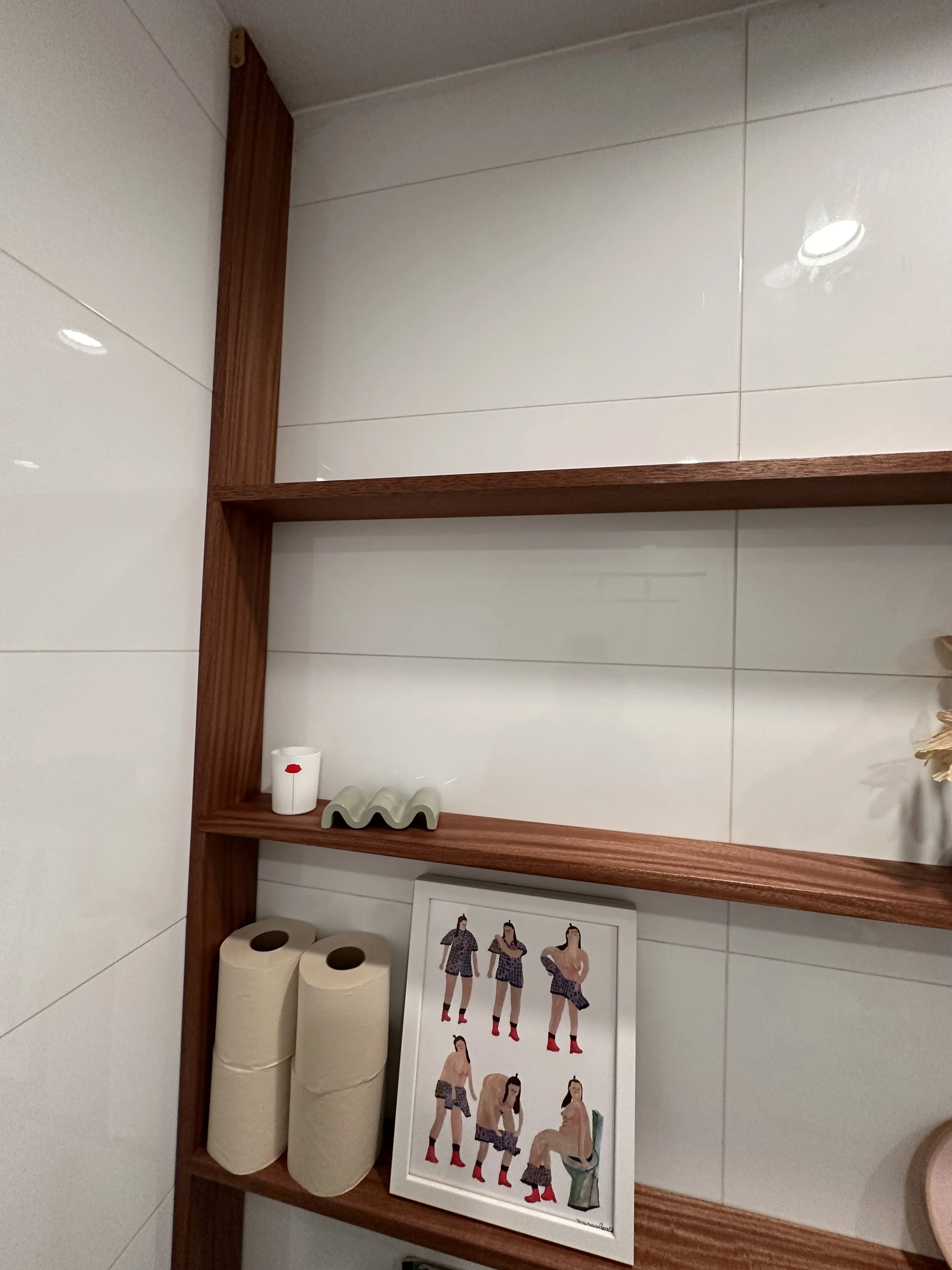 Decorative shelf space behind toilet
