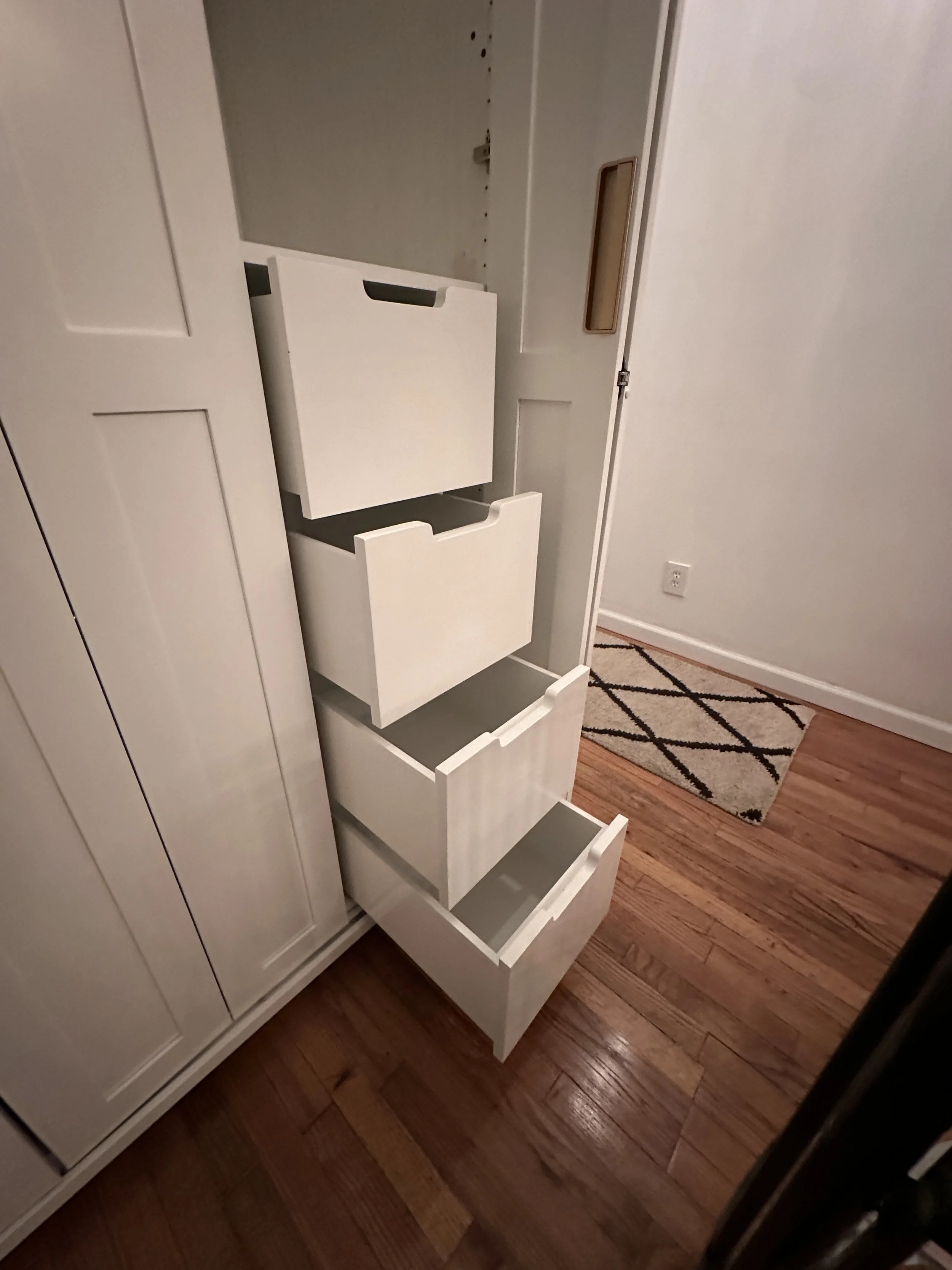 Simple cutaway drawer handles