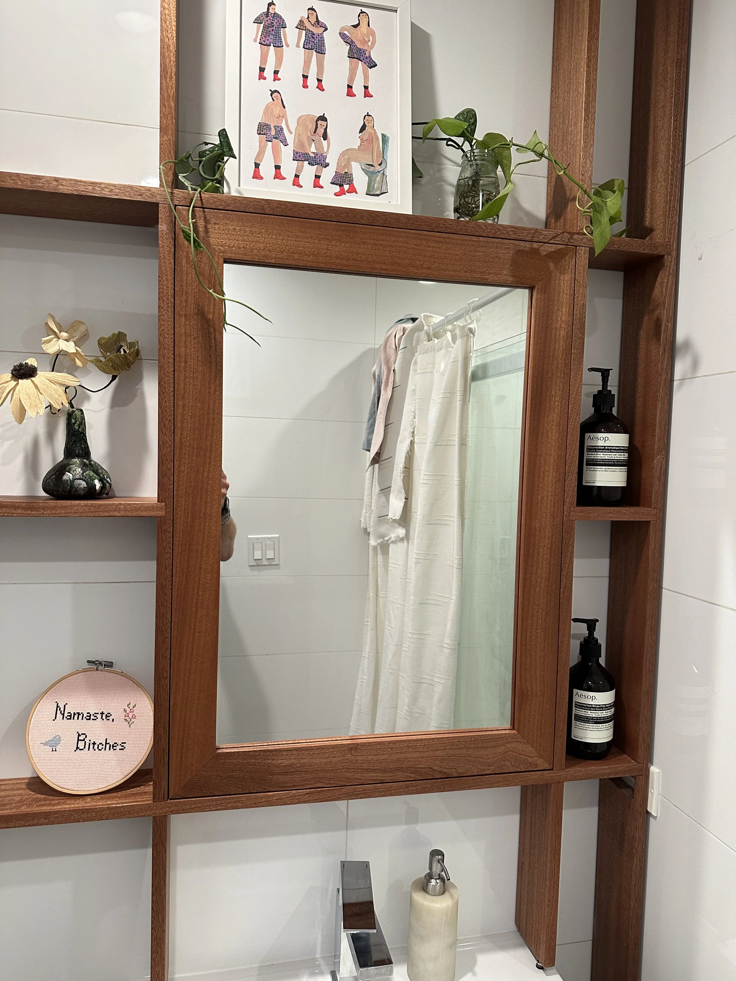 Mirror cabinet