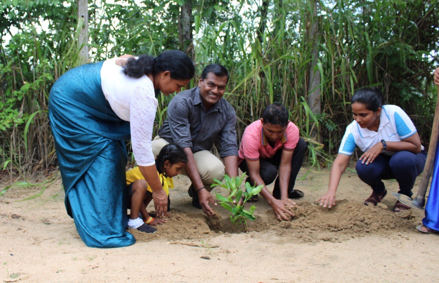 Alongside its ongoing preschool meal program, the Australian Humanitarian Partnership response in Sri Lanka recently introduced a home gardening initiative.

The new program is benefitting 78 preschools and 2475 children.

In Welikanda, the program k