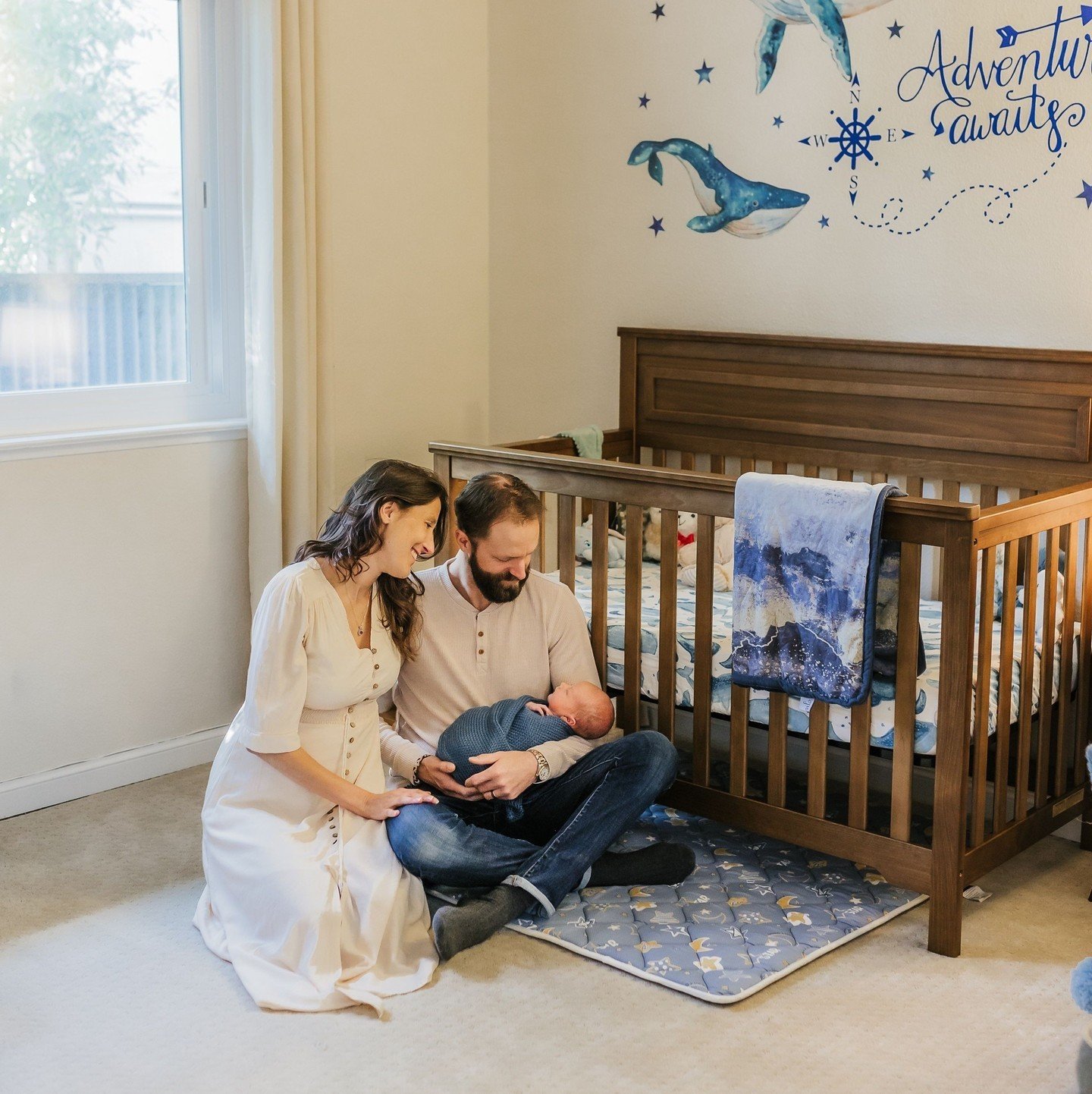 Let's talk about my newborn sessions! ⁠
⁠
They are a mix of life style and poses. I usually start with life style including mom, dad and siblings. After that, when the baby looks tired, I wrap and set up a cute basket for the posed session! Finally, 