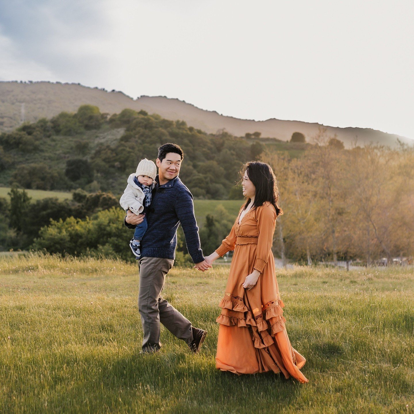 I enjoyed so much doing this session; the sunset, the colors, and this beautiful family created magic in the photos!! The baby boy was so calm and relaxed. ⁠
⁠
The baby pacifier brought back so many memories! My little boy was obsessed with pacifiers