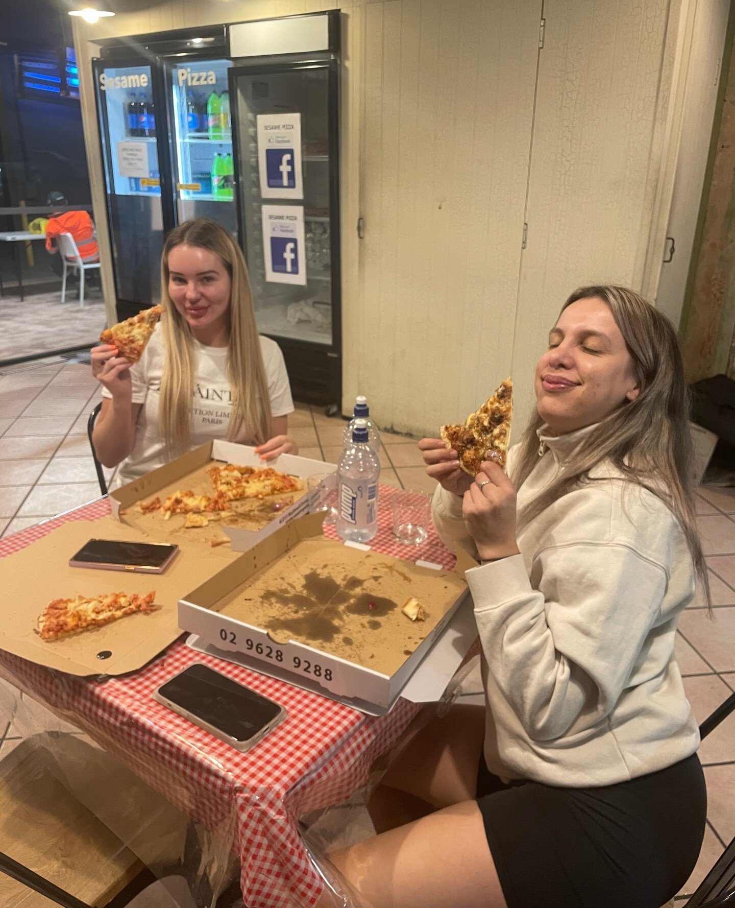 One of the things I LOVE more than anything is seeing someone take that first bite of their pizza 🍕🤤⁠
⁠
Does anyone else enjoy people eat 👀⁠
⁠
Oven is on and we are cooking 02 9628 9288 or order online www.sesamepizza.com.au 🍕🍝