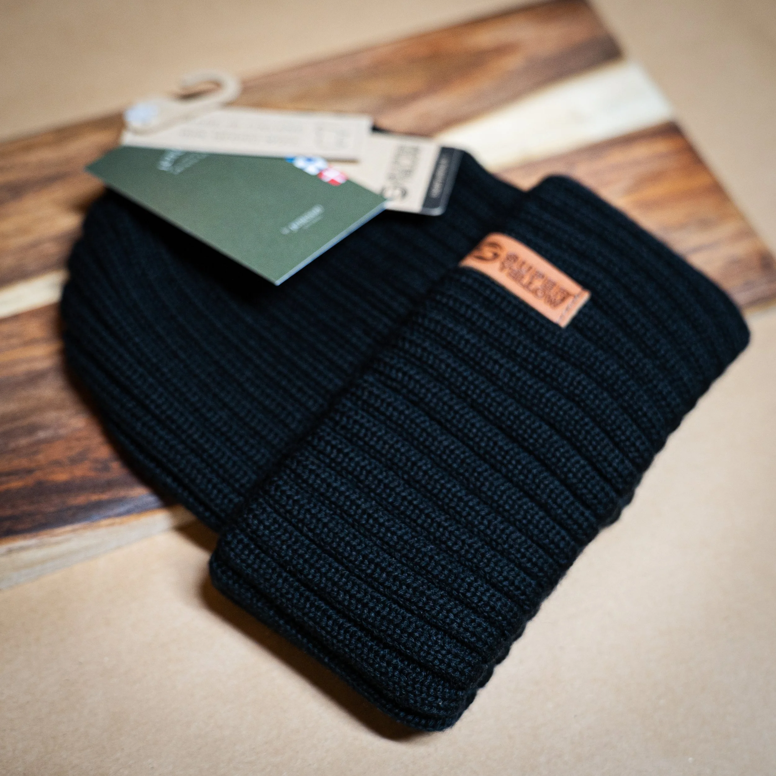 Superyellow Beam Merino Wool Beanie Black | Shop premium used outdoor clothing at Jenesøn Brukte Klær - ARMOUR FOR ADVENTURE