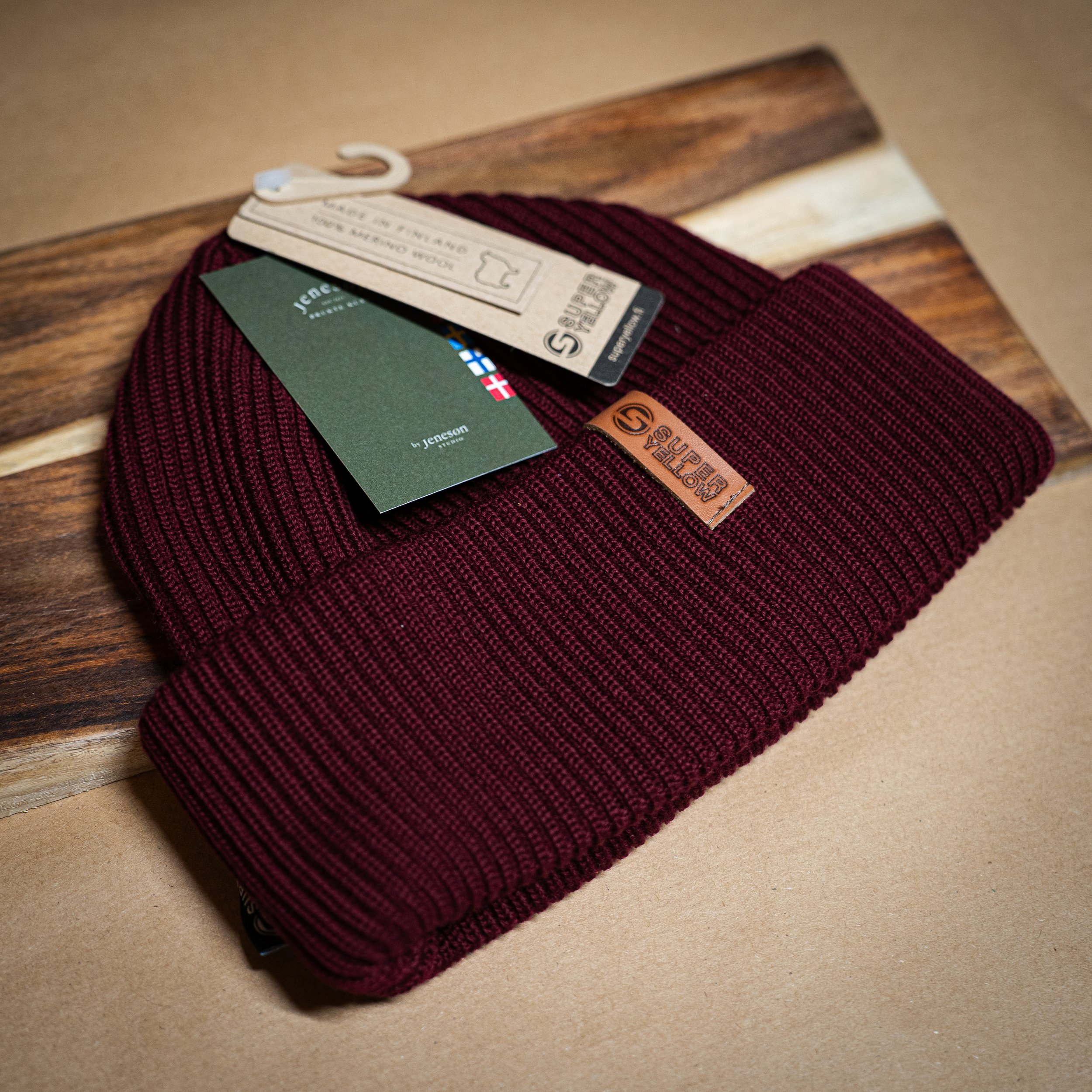 Superyellow Kjempe Merino Wool Beanie Burgundy | Shop premium used outdoor clothing at Jenesøn Brukte Klær - ARMOUR FOR ADVENTURE (Copy)