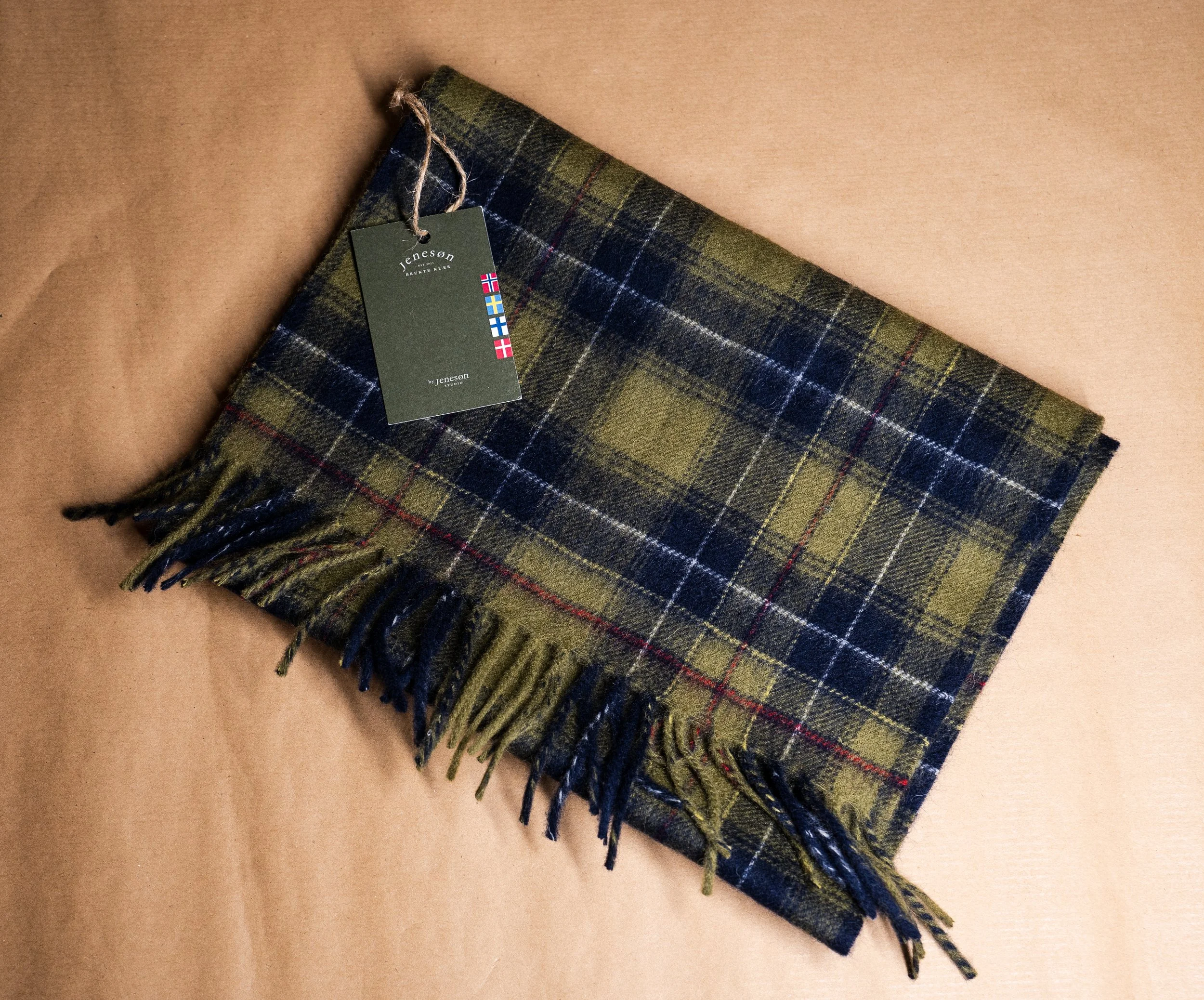 Laksen Signature Tartan 100% Wool Scarf | Shop premium used outdoor clothing at Jenesøn Brukte Klær - ARMOUR FOR ADVENTURE