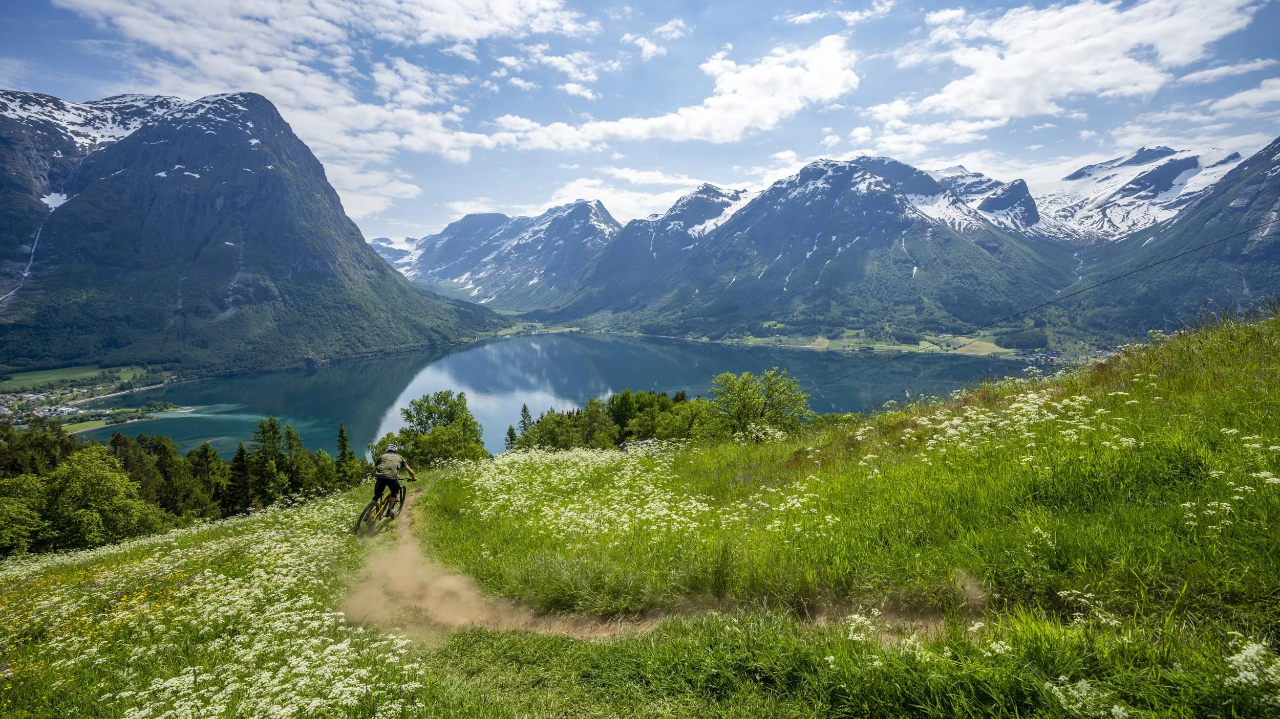 Auto-SS24-Summer-Stryn-biking_ChrisHolter-_DSC7177.jpeg