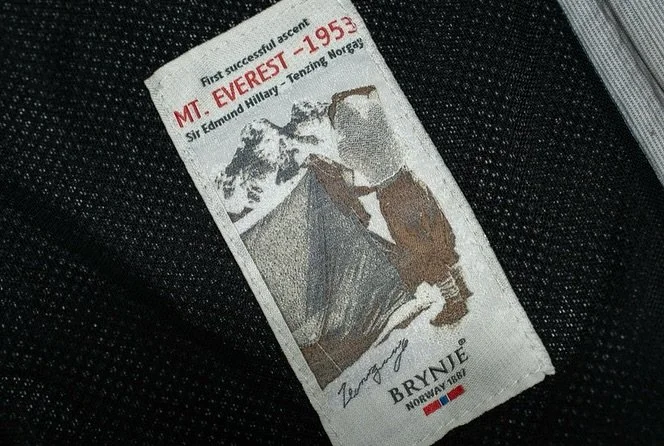 Since 1887 Brynje of Norway have pursued excellence in expedition clothing, outfitting Hillary and Tenzing&rsquo;s 1953 Everest summit with their world renowned mesh baselayer system, and countless polar adventures for their many followers. 

With a 