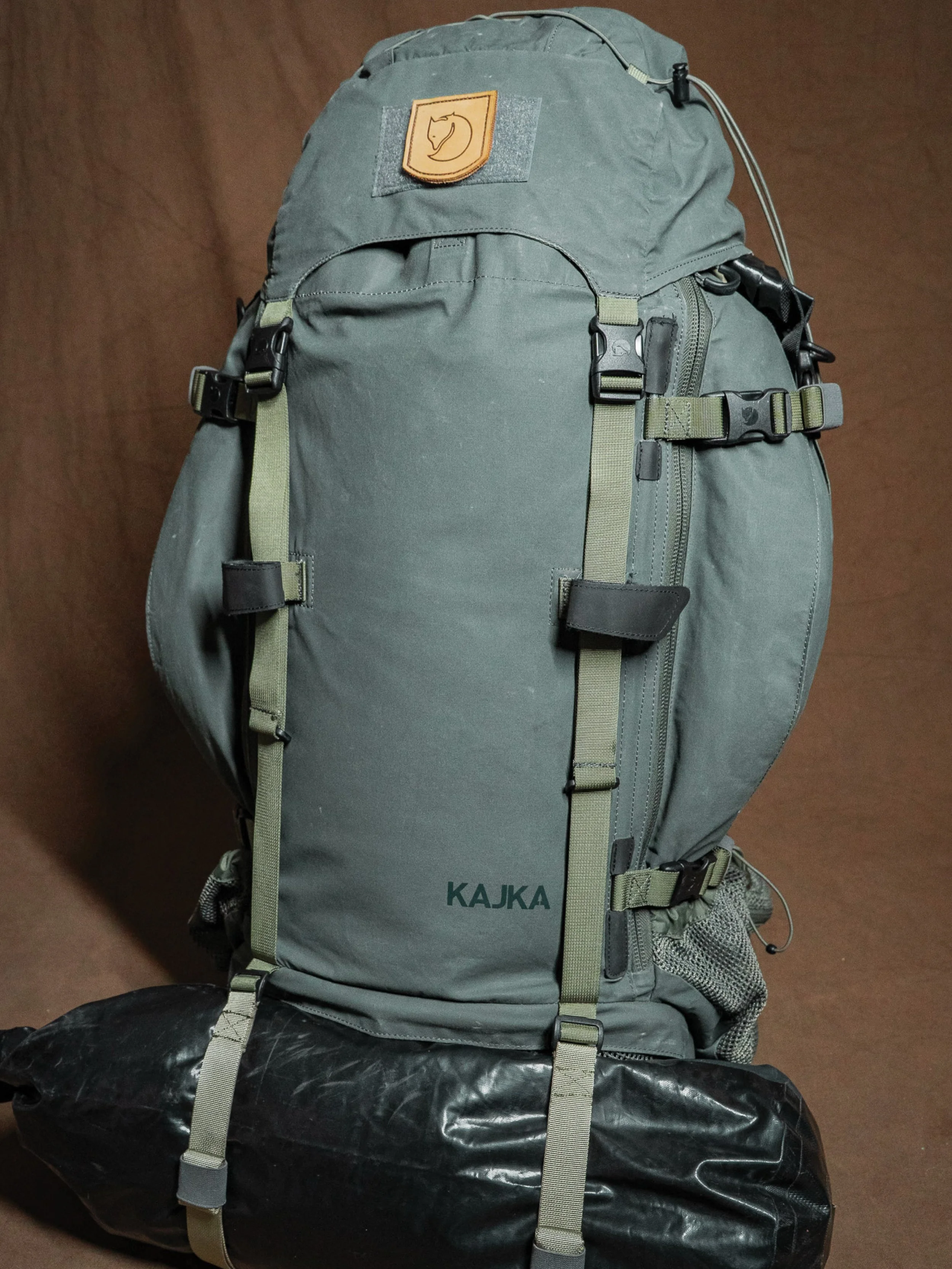 Our custom Fjallraven Kajka is now live in the store

Modified for use on the water, featuring an Ortlieb PD350 main compartment drybag, tethered with Ortlieb stealth push clips, triple bar tacked to mil spec, high stitch count webbing. Using the exi