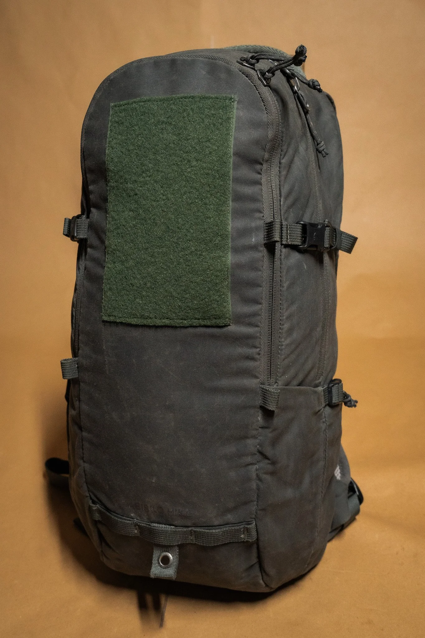Jenesøn Custom | Fjällräven Abisko Hike 15L Rucksack Dark Olive