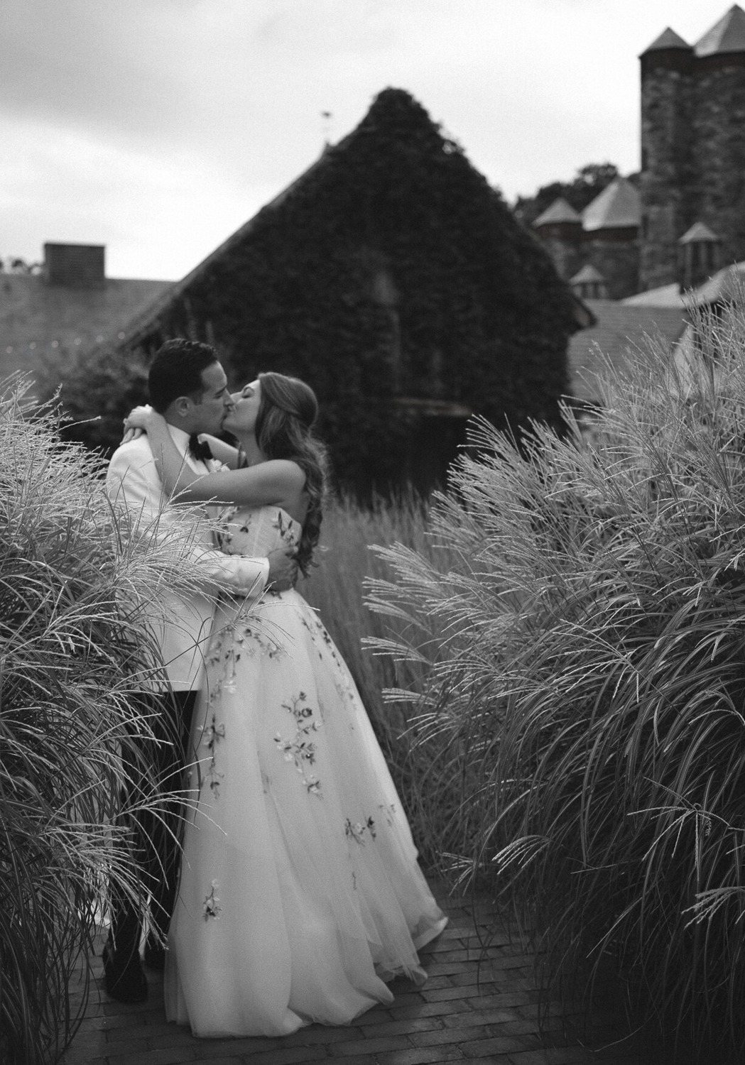 blue_hill_stone_barn_wedding_photographer_0062.PNG