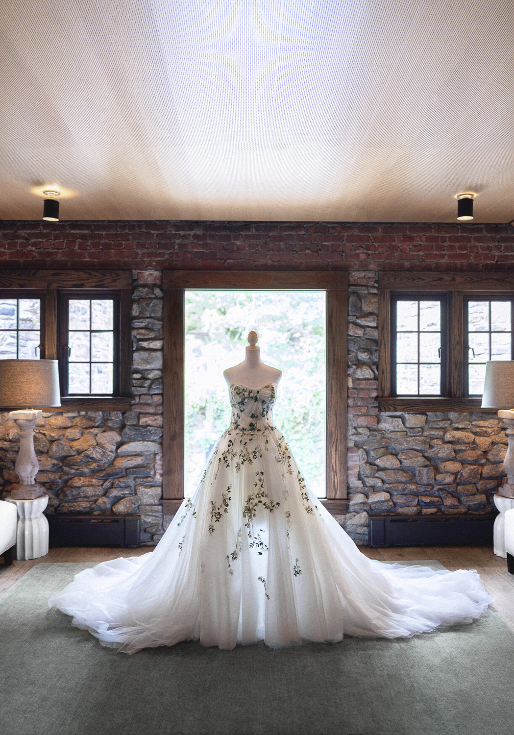 blue_hill_stone_barn_wedding_photographer_0043.PNG