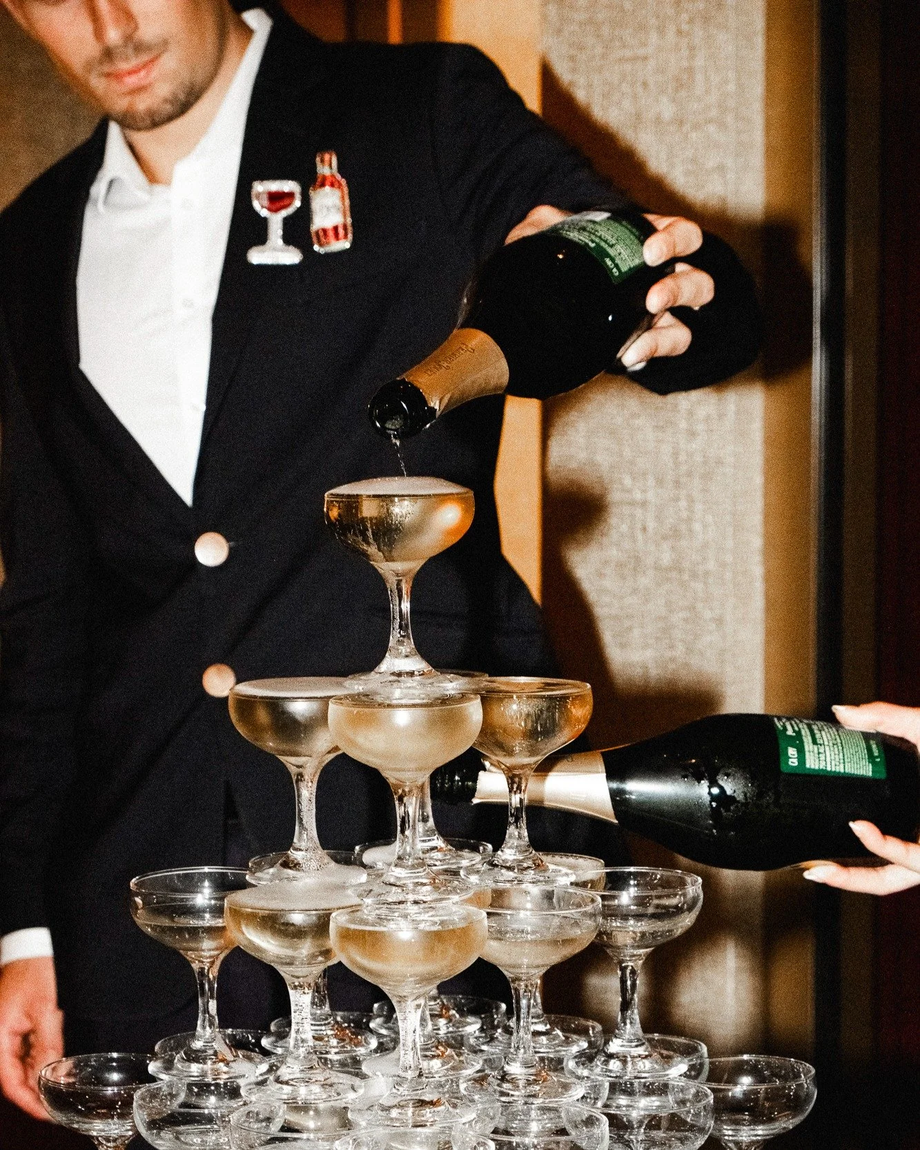 2025 PART THREE
A year of love, light, movement, emotion.
From whispered vows to dance-floor chaos, every wedding told a different story, and I was lucky enough to document it.
Thank you to every couple who let me freeze their once-in-a-lifetime mome