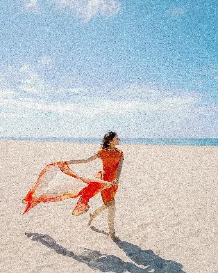 Indian weddings are a beautiful symphony of tradition, emotion, and vibrant rituals. From the joyful chaos of the Haldi ceremony to the playful explosion of colors during the celebrations, every moment is alive with meaning and energy.
Under the sun 