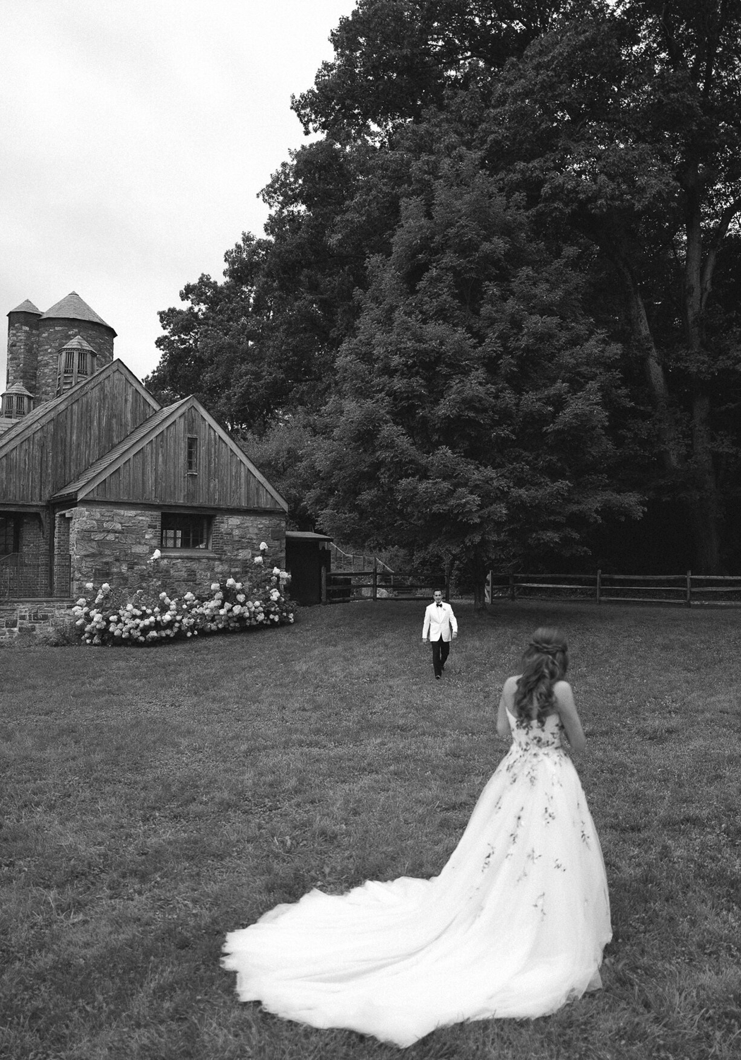 blue_hill_stone_barn_wedding_photographer_0056.PNG