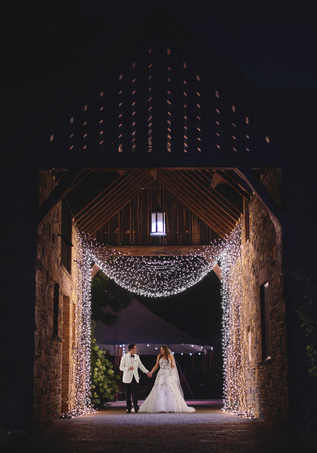 blue_hill_stone_barn_wedding_photographer_0076.PNG