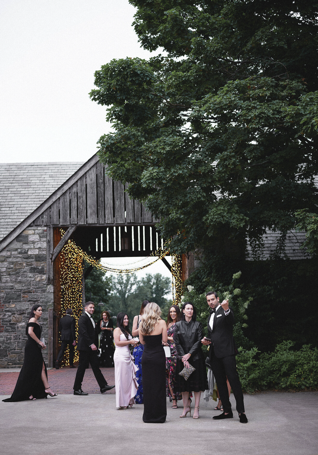 blue_hill_stone_barn_wedding_photographer_0064.PNG