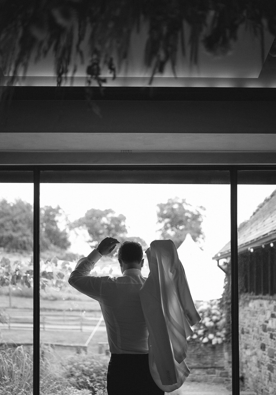 blue_hill_stone_barn_wedding_photographer_0048.PNG