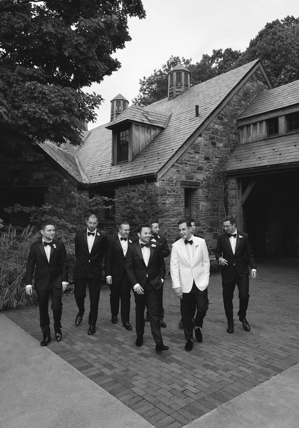 blue_hill_stone_barn_wedding_photographer_0051.PNG