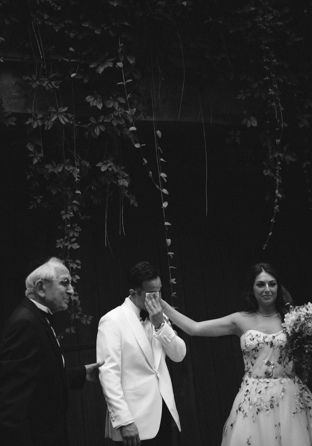 blue_hill_stone_barn_wedding_photographer_0068.PNG