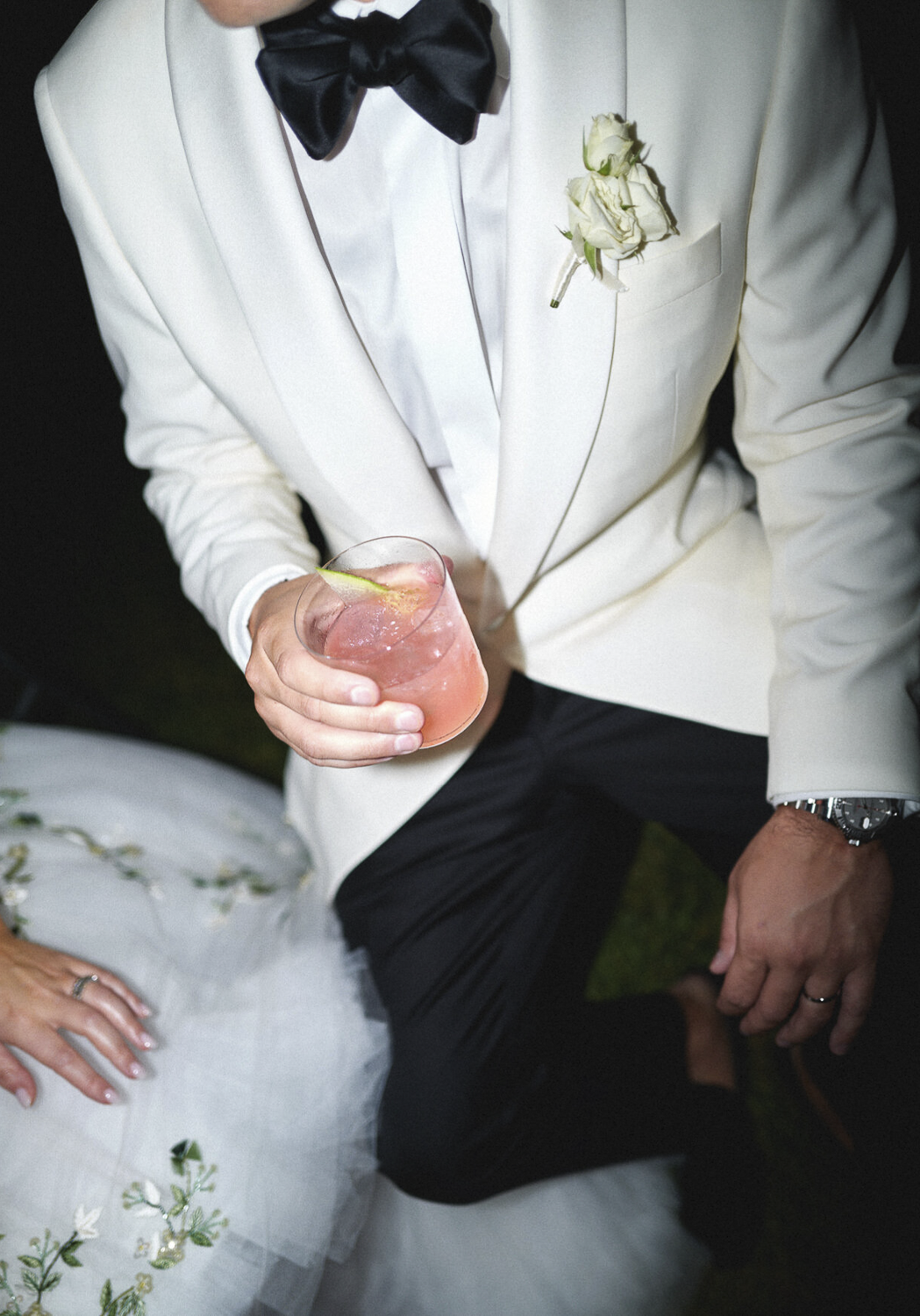 blue_hill_stone_barn_wedding_photographer_0089.PNG