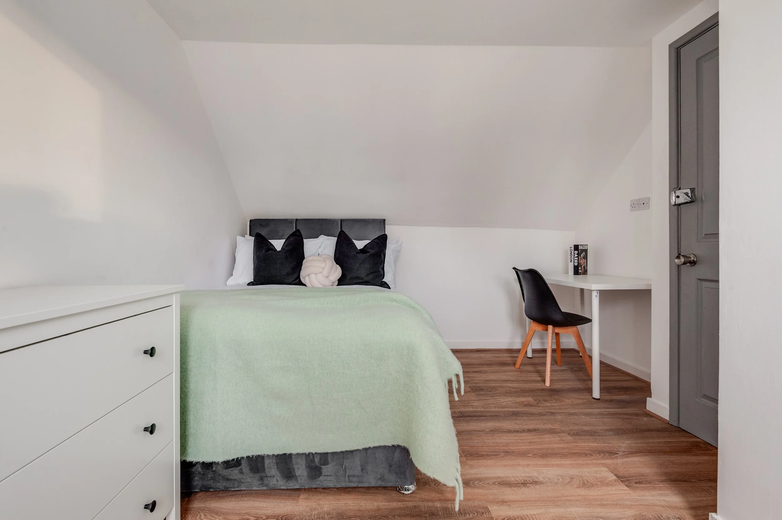 Room 6 (1).jpg