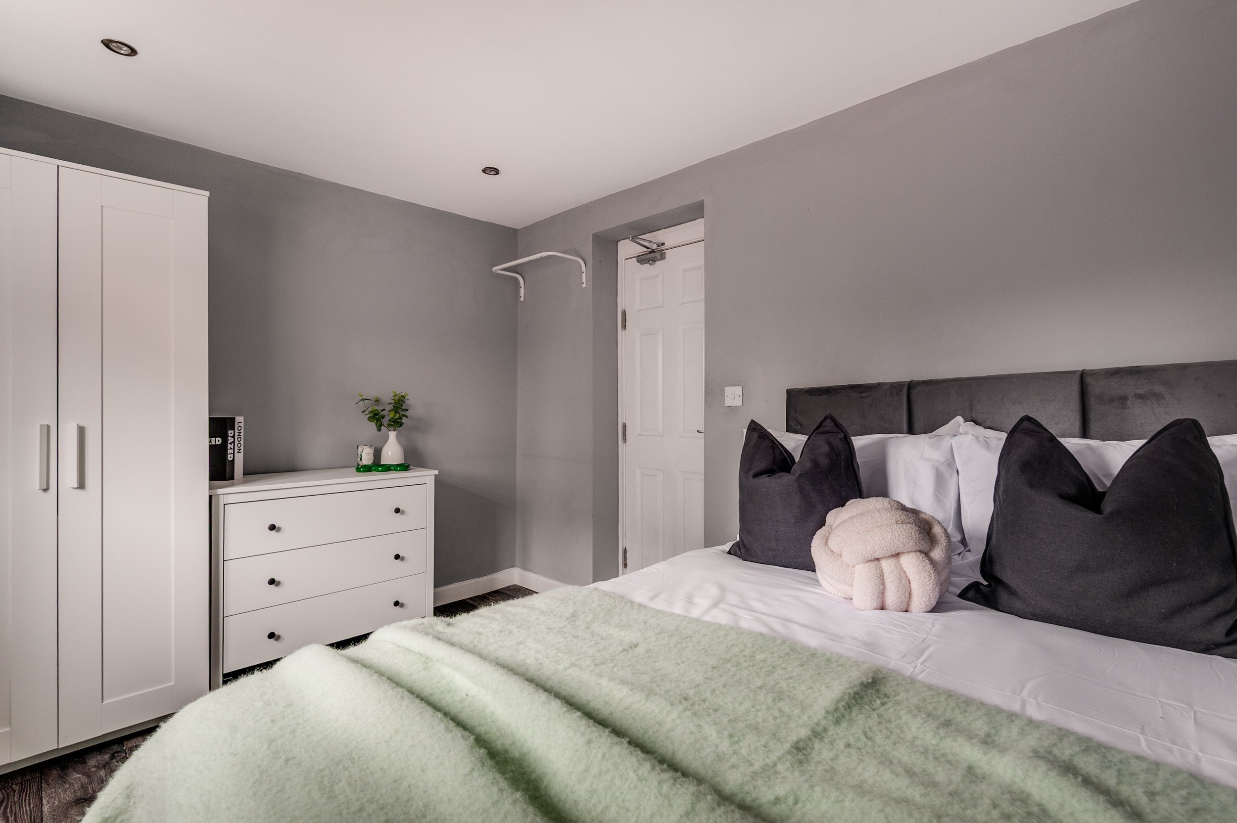 Room 2 (1).jpg
