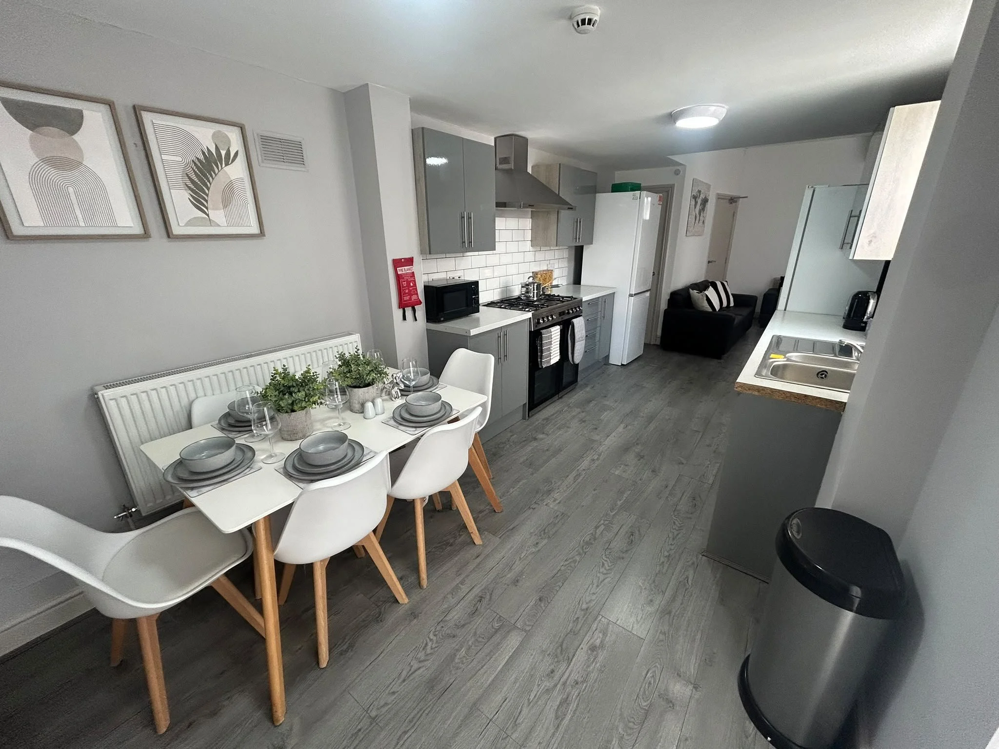 Kitchen 2.jpeg