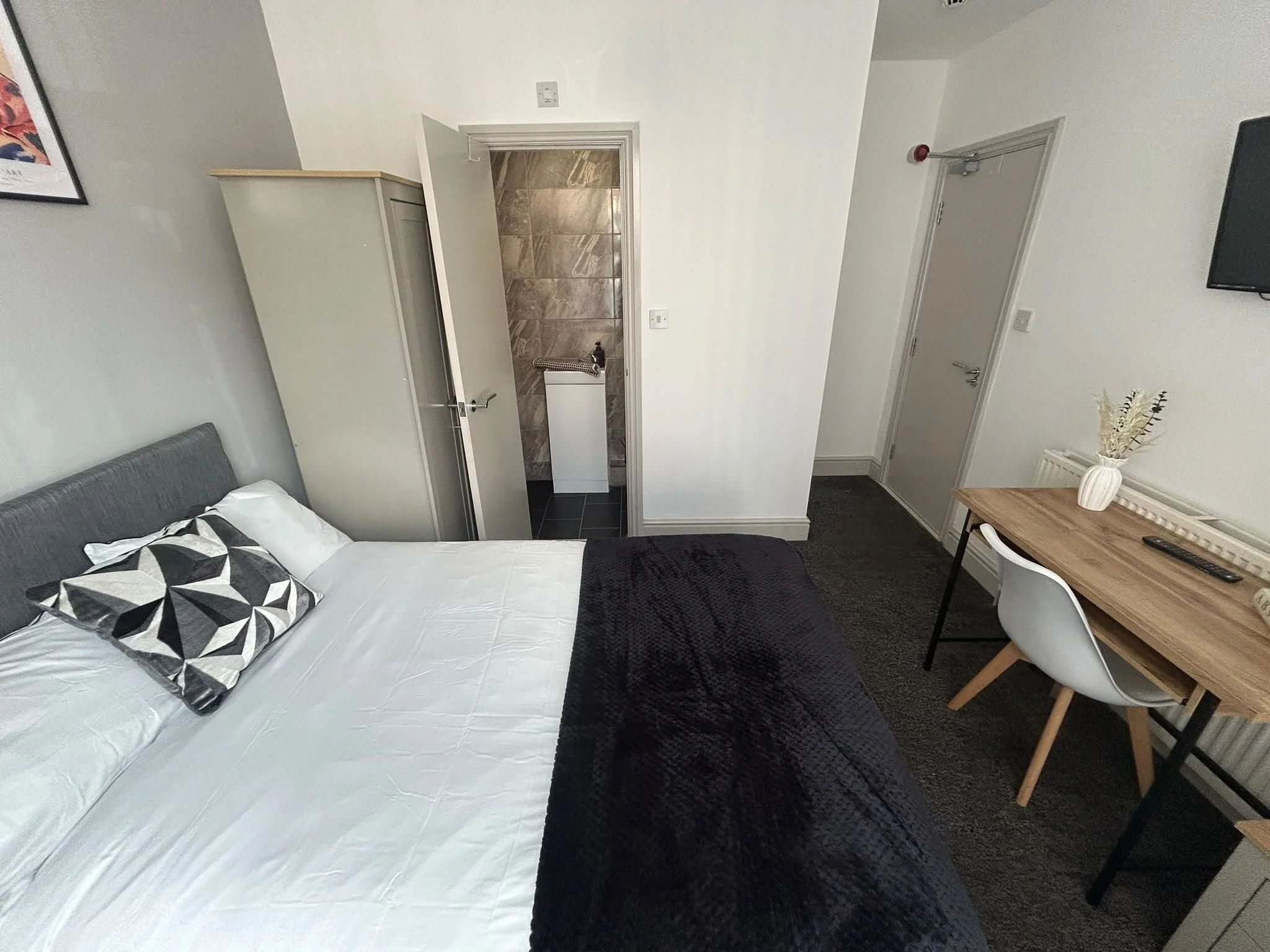 Bedroom 1 (2).jpeg
