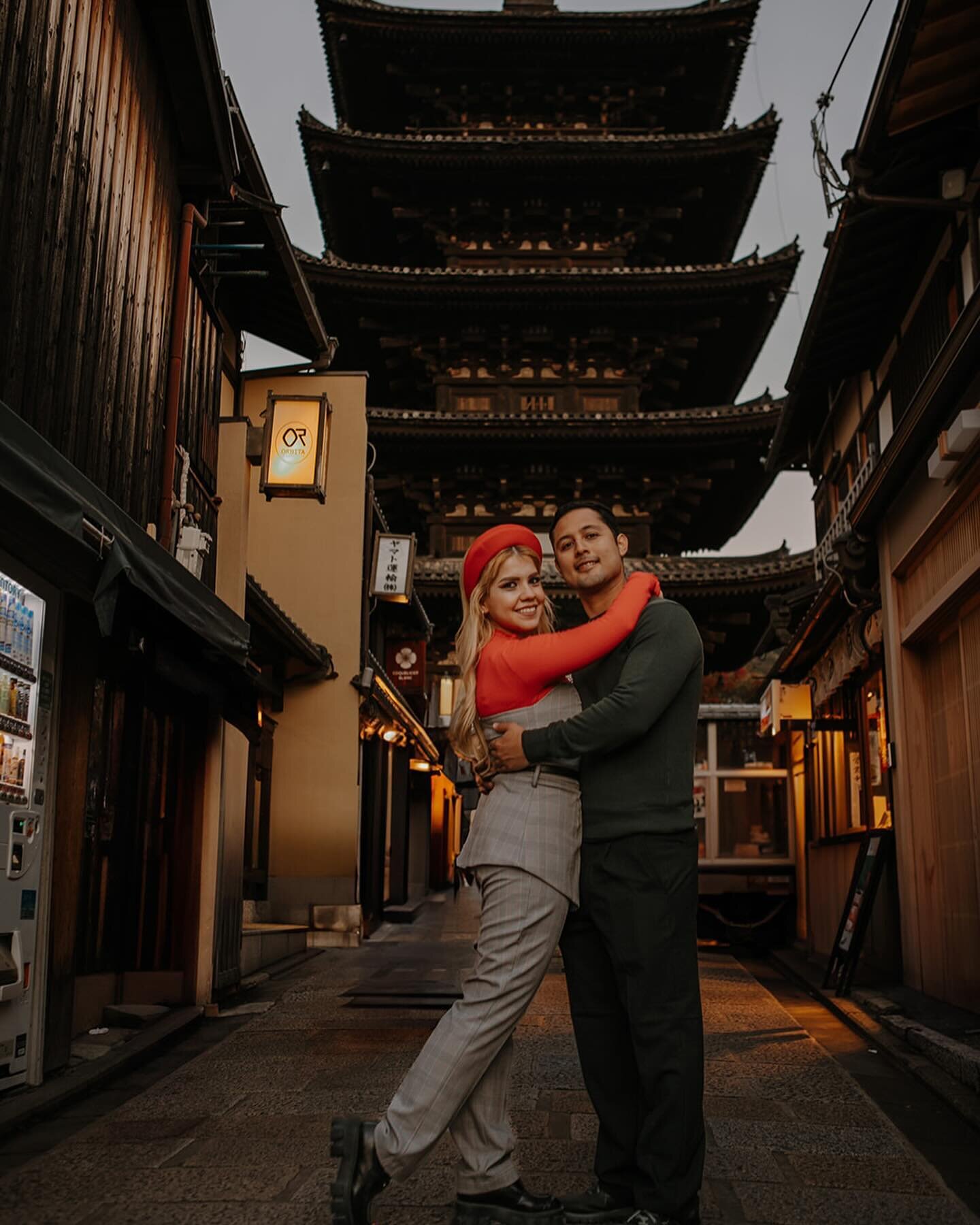 some moments from this super fun session with Jerelyn &amp; Jorge during their vacation in Japan. Guess the spots in Kyoto ⛩️
⁠
⁠
⁠
⁠
⁠
⁠
⁠
⁠
⁠
#love_bestjapan #japan_portrait_club #jp_portrait_collection #lover_nippon_portrait #bestphoto_japan  #mom