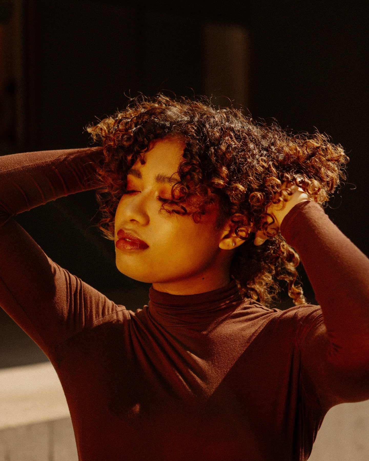I am sooooo excited to finally share the photos from one of the most meaningful shoots I&rsquo;ve ever done. A campaign for Jigee Curls, Japan&rsquo;s first curly hair brand.
Jigee Curls was founded by @alexis_ryoko , whose story deeply resonated wit
