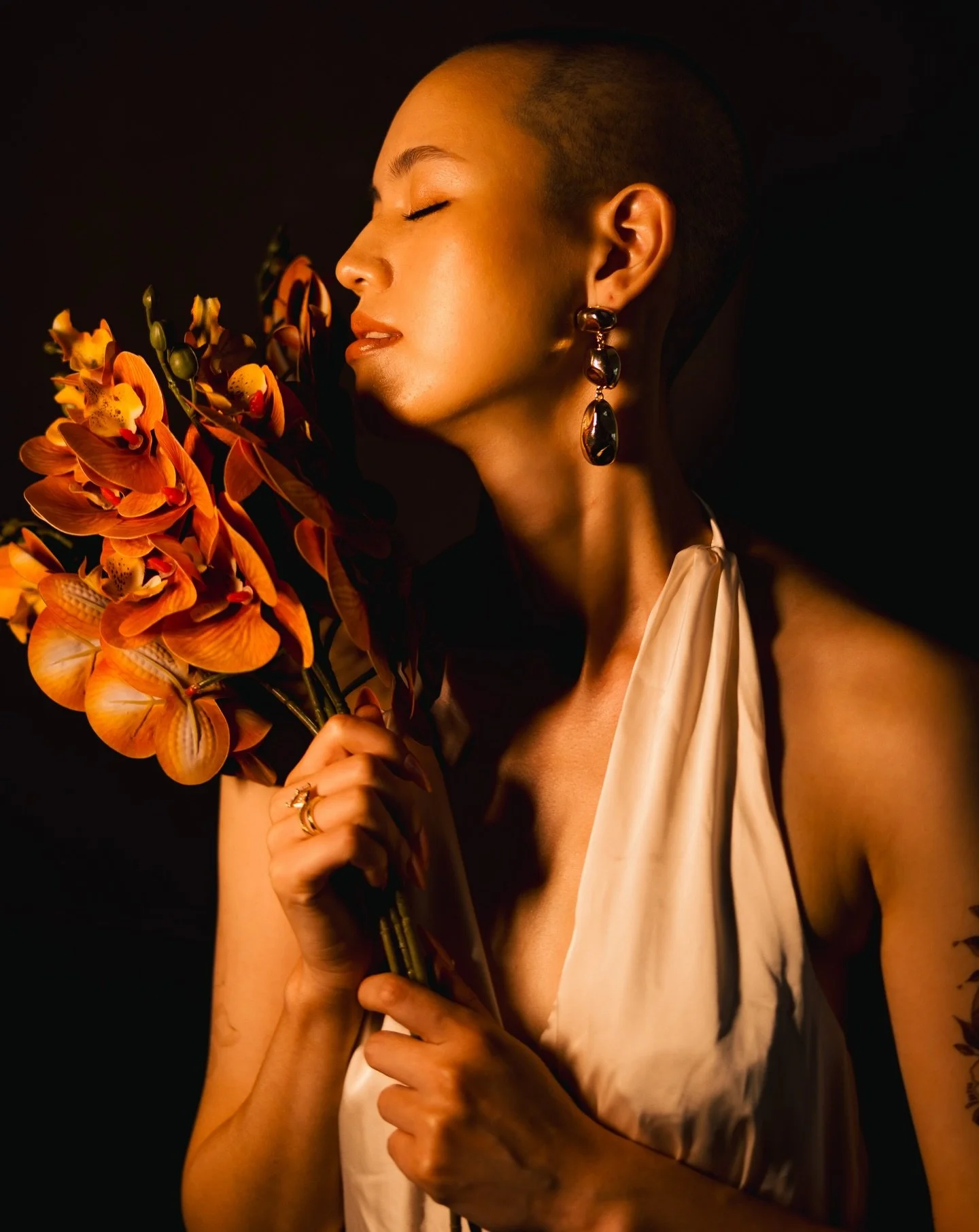 Patricia, in two quiet moments.

I love how these images feel together; calm, intimate, and full of presence. There&rsquo;s a softness to them, but also a quiet confidence that feels very her. 

These are the kinds of bridal portraits that feel timel