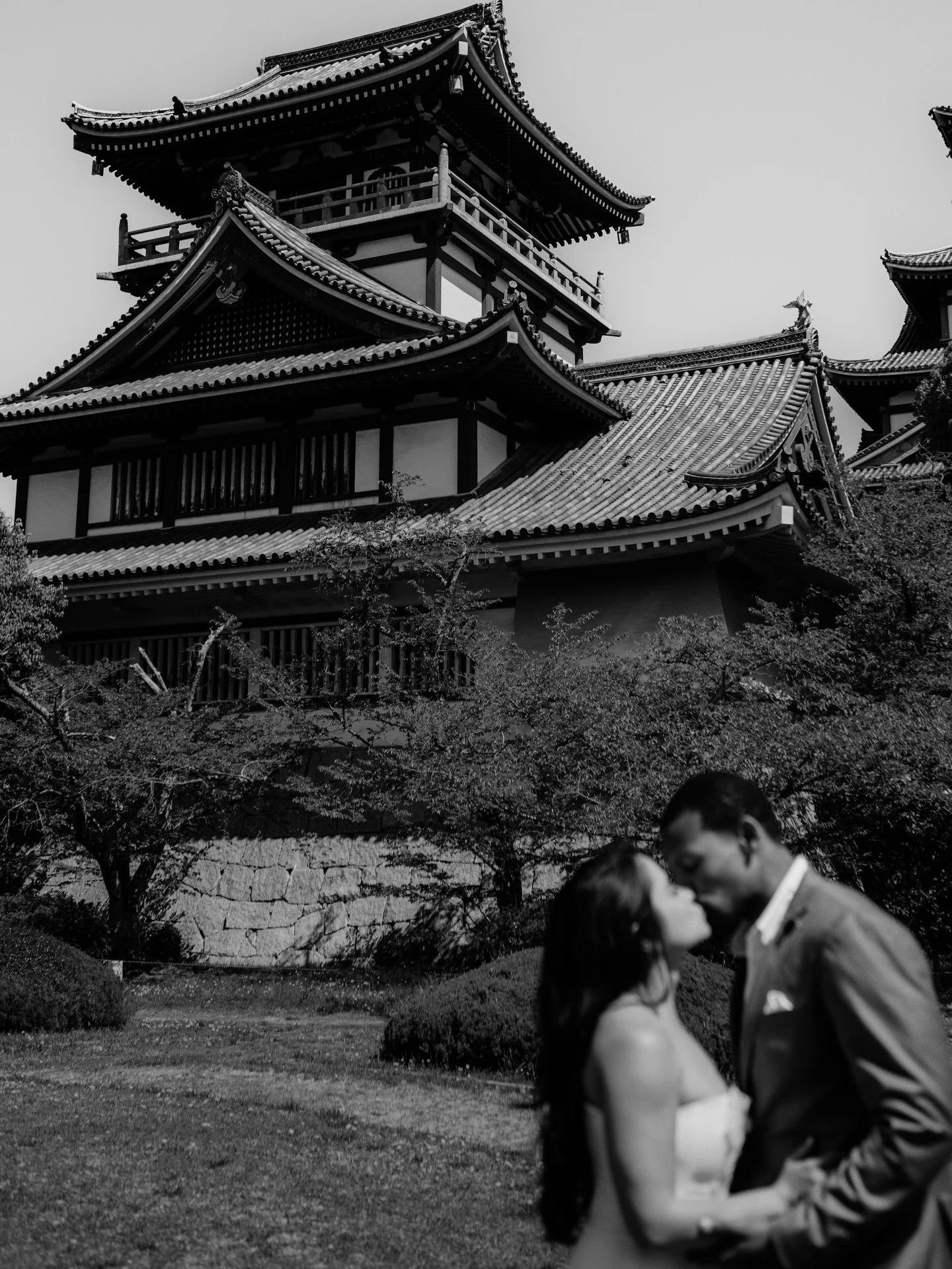 An Arashiyama bamboo forest elopement in Kyoto feels immersive, quiet, and completely transportive from the moment you step into it.

The Arashiyama Bamboo Grove is one of Kyoto&rsquo;s most iconic landscapes, known for its towering bamboo paths that