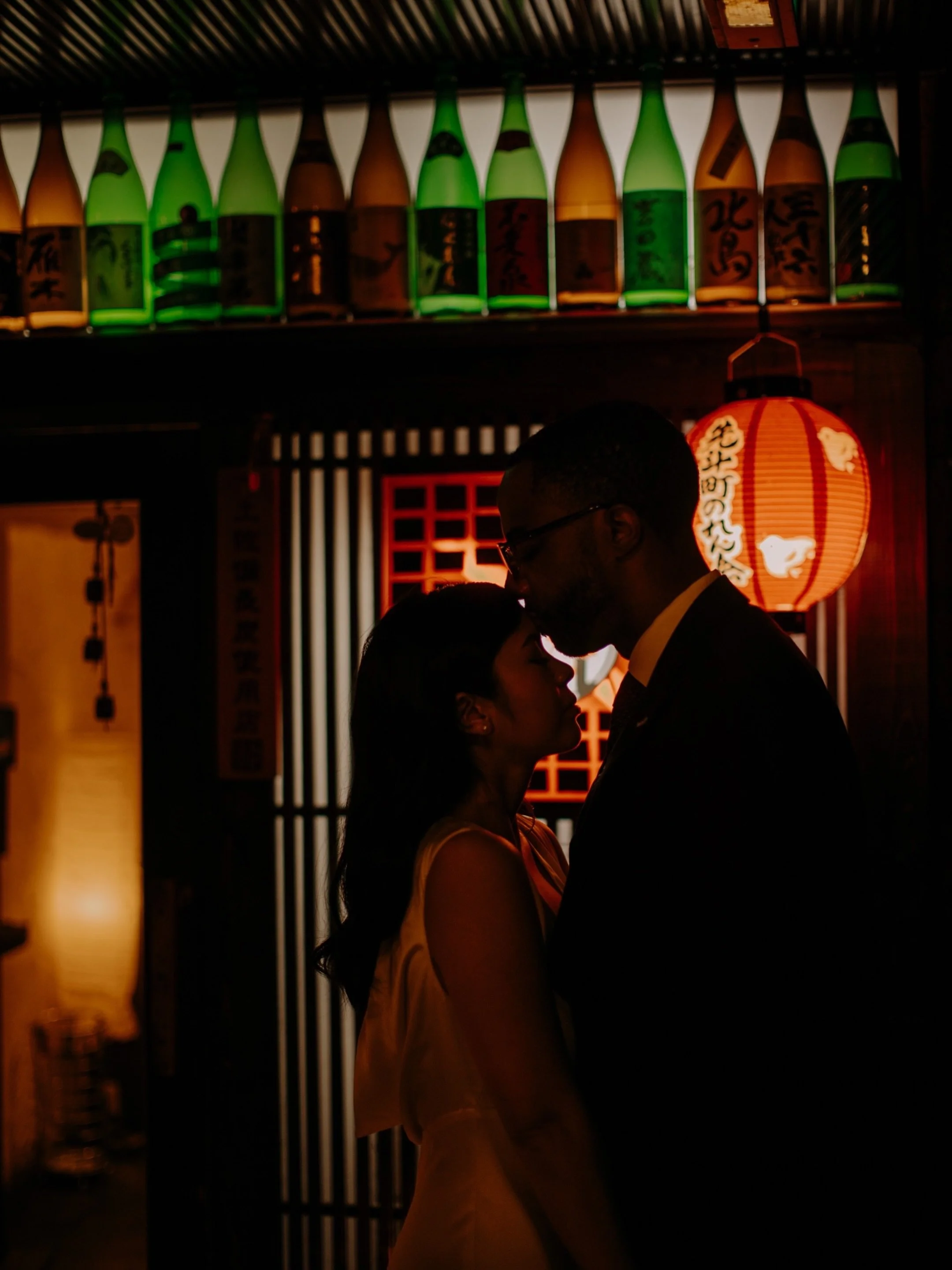 A Kyoto elopement is one of the most intentional ways to get married in Japan, stripped back to just the two of you and the moments that actually matter.

Kyoto has this ability to hold contrast without feeling chaotic. You can move from quiet, almos