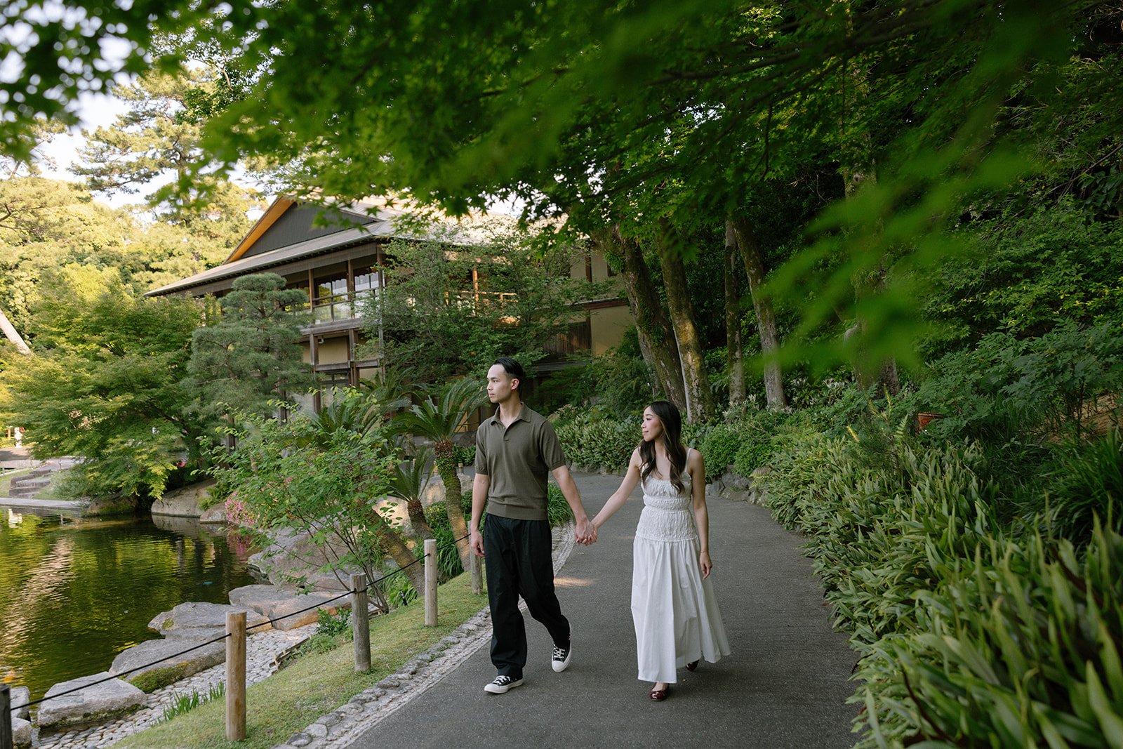 tokugawaen-nagoya-proposal-garden-walk-hand-in-hand-16.jpg