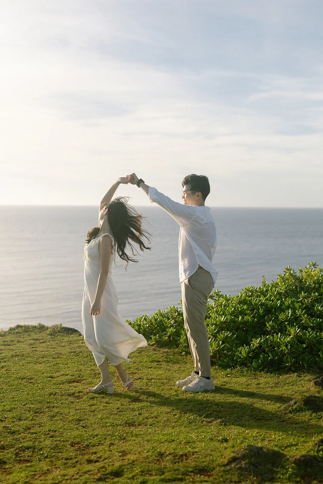 okinawa-proposal-couple-dancing-cliff-12.jpg
