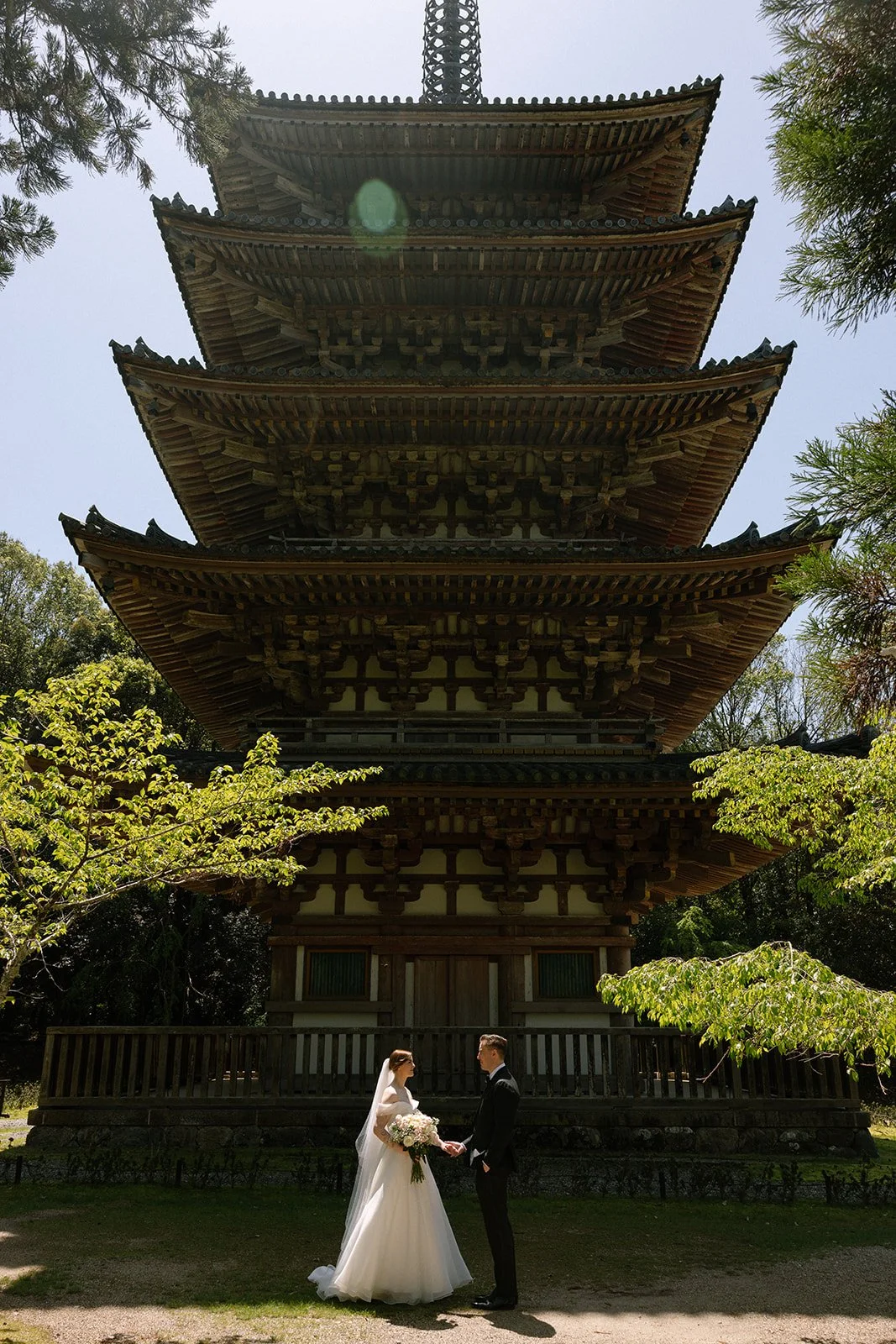 kyoto-prewedding-couple-pagoda-portrait-01.jpg